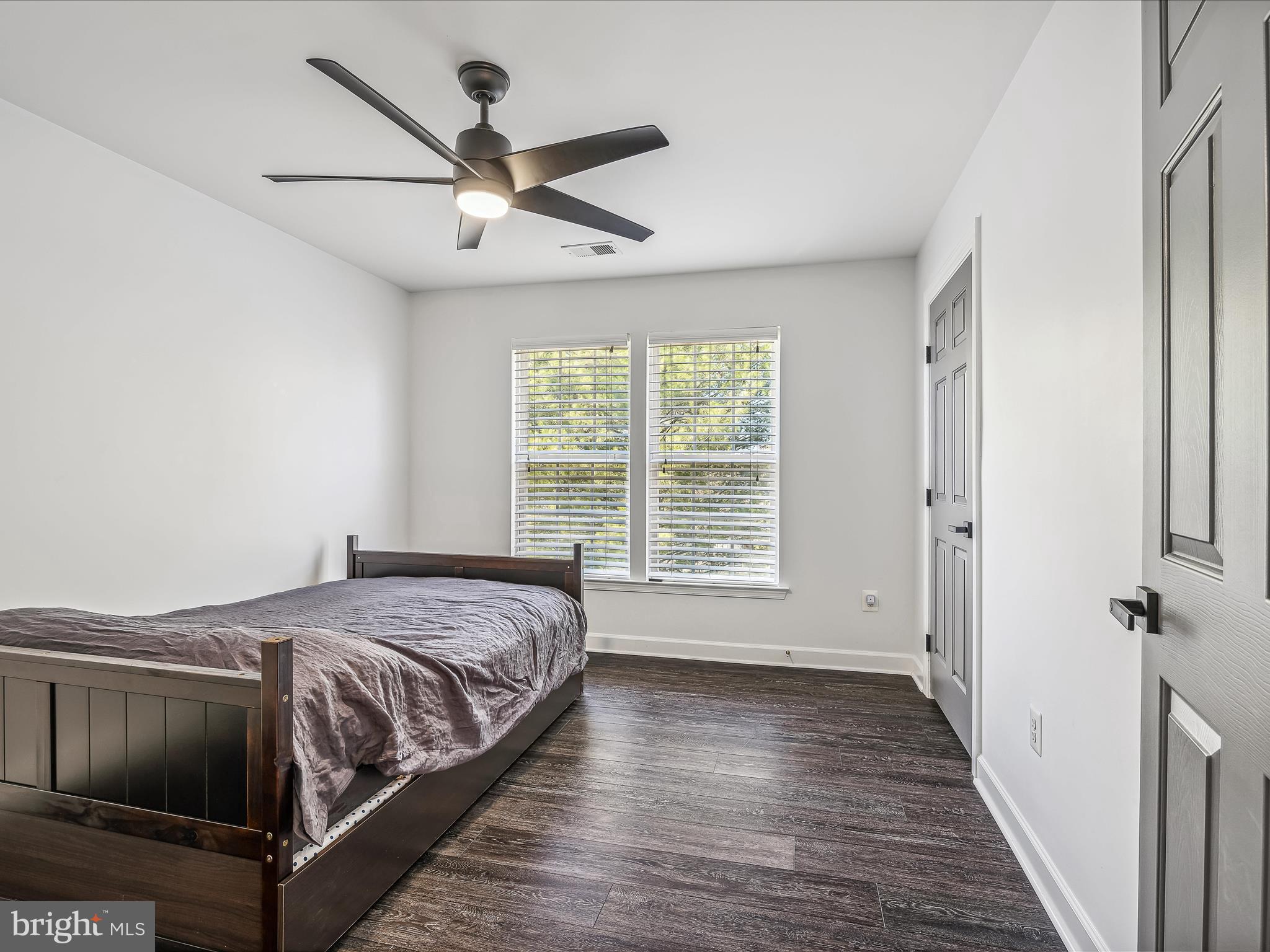 VILLAGE OF WASHINGTON TRAIL - Residential