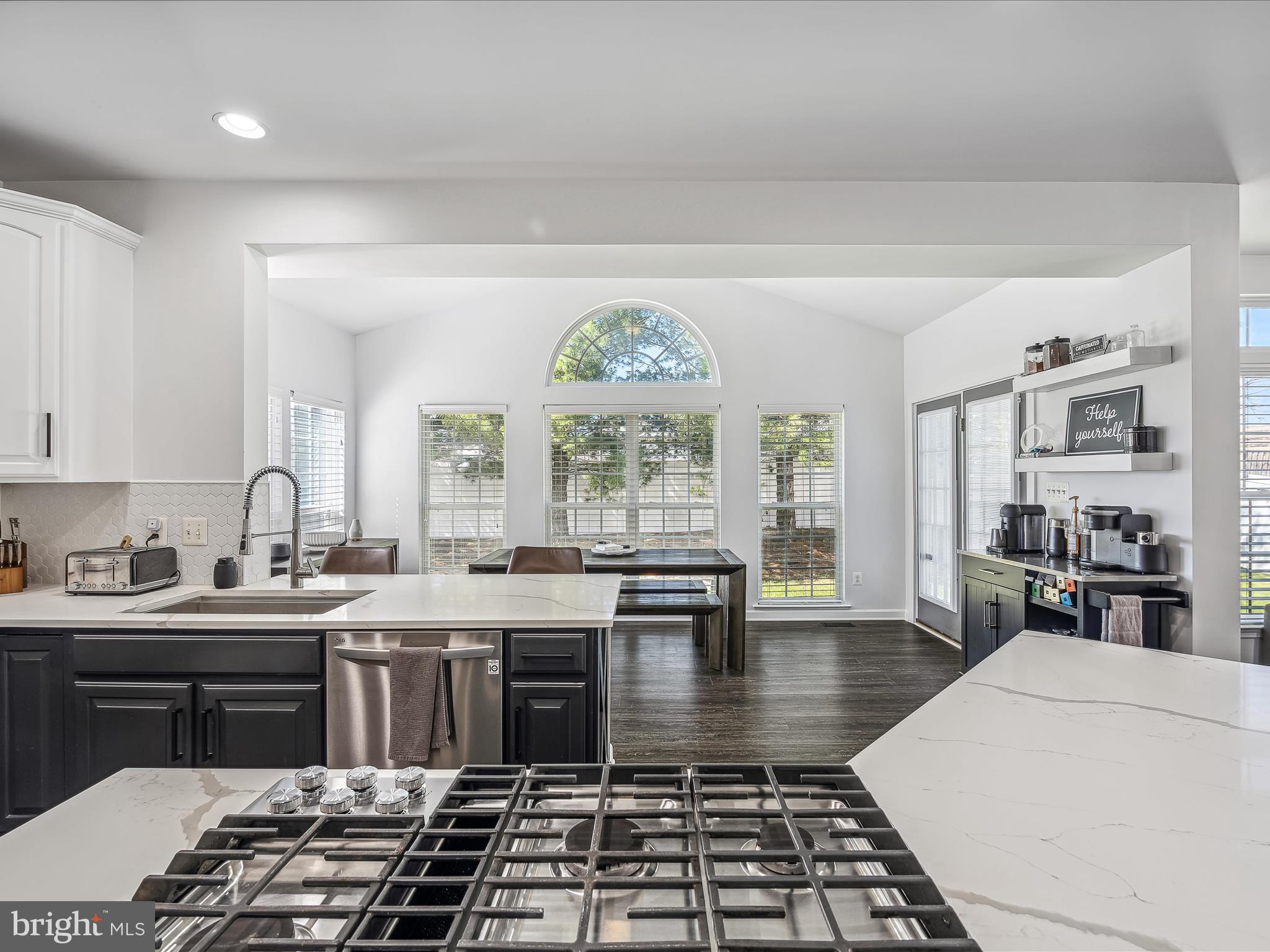 VILLAGE OF WASHINGTON TRAIL - Residential