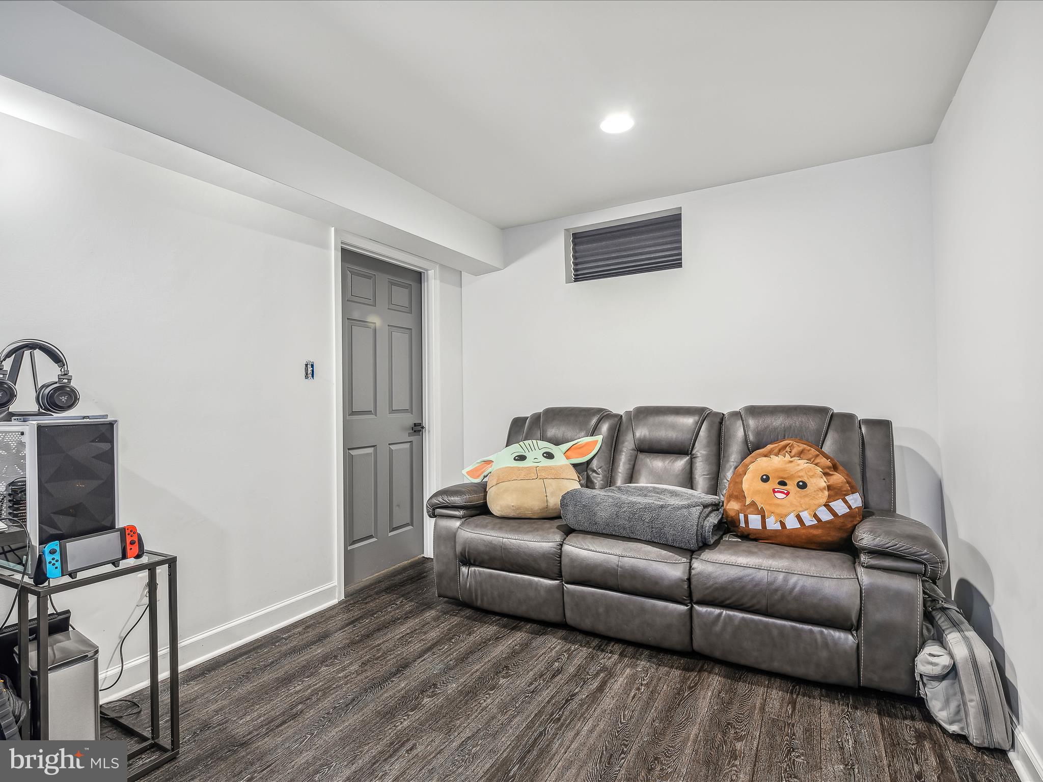 VILLAGE OF WASHINGTON TRAIL - Residential
