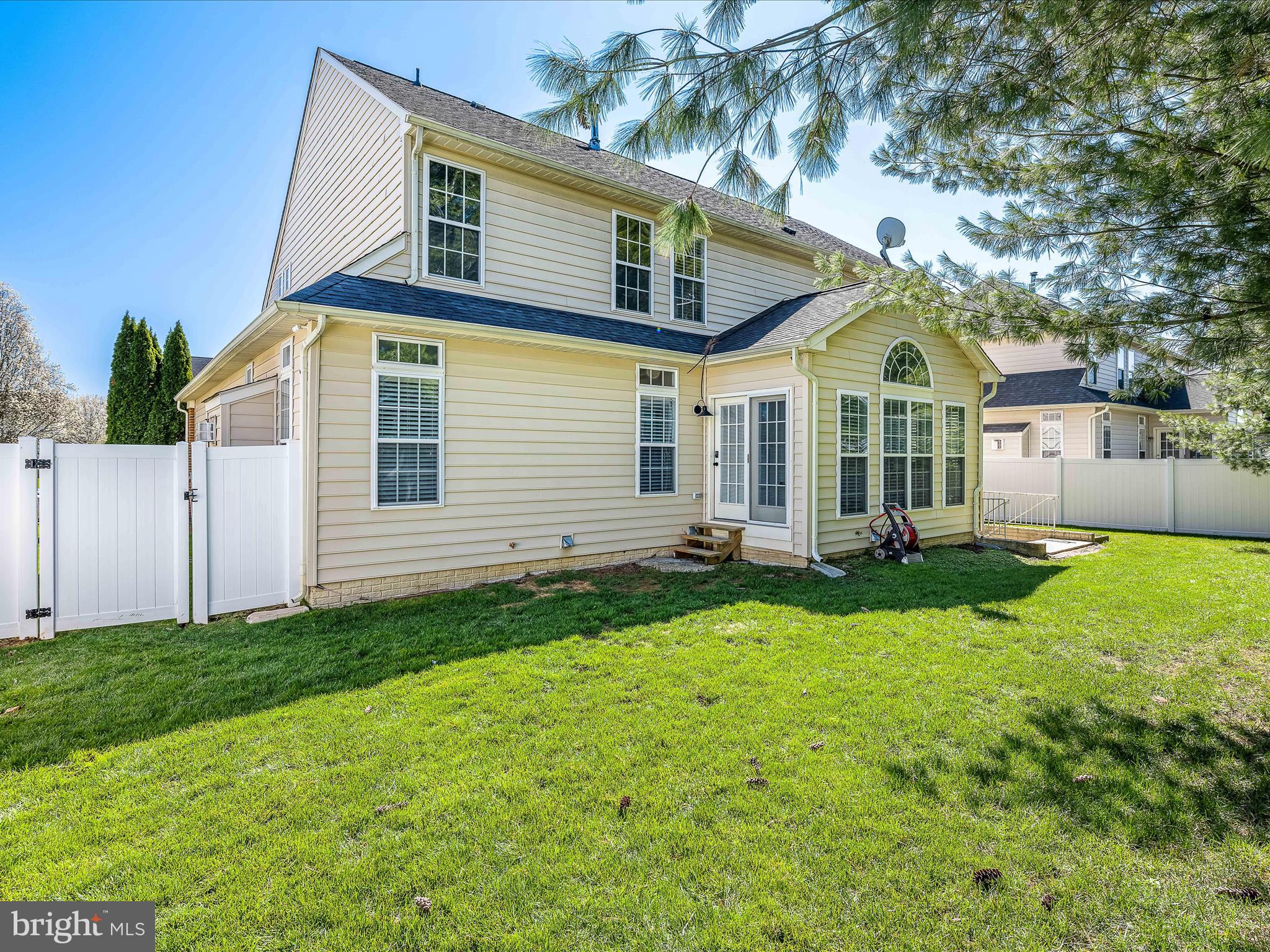 VILLAGE OF WASHINGTON TRAIL - Residential