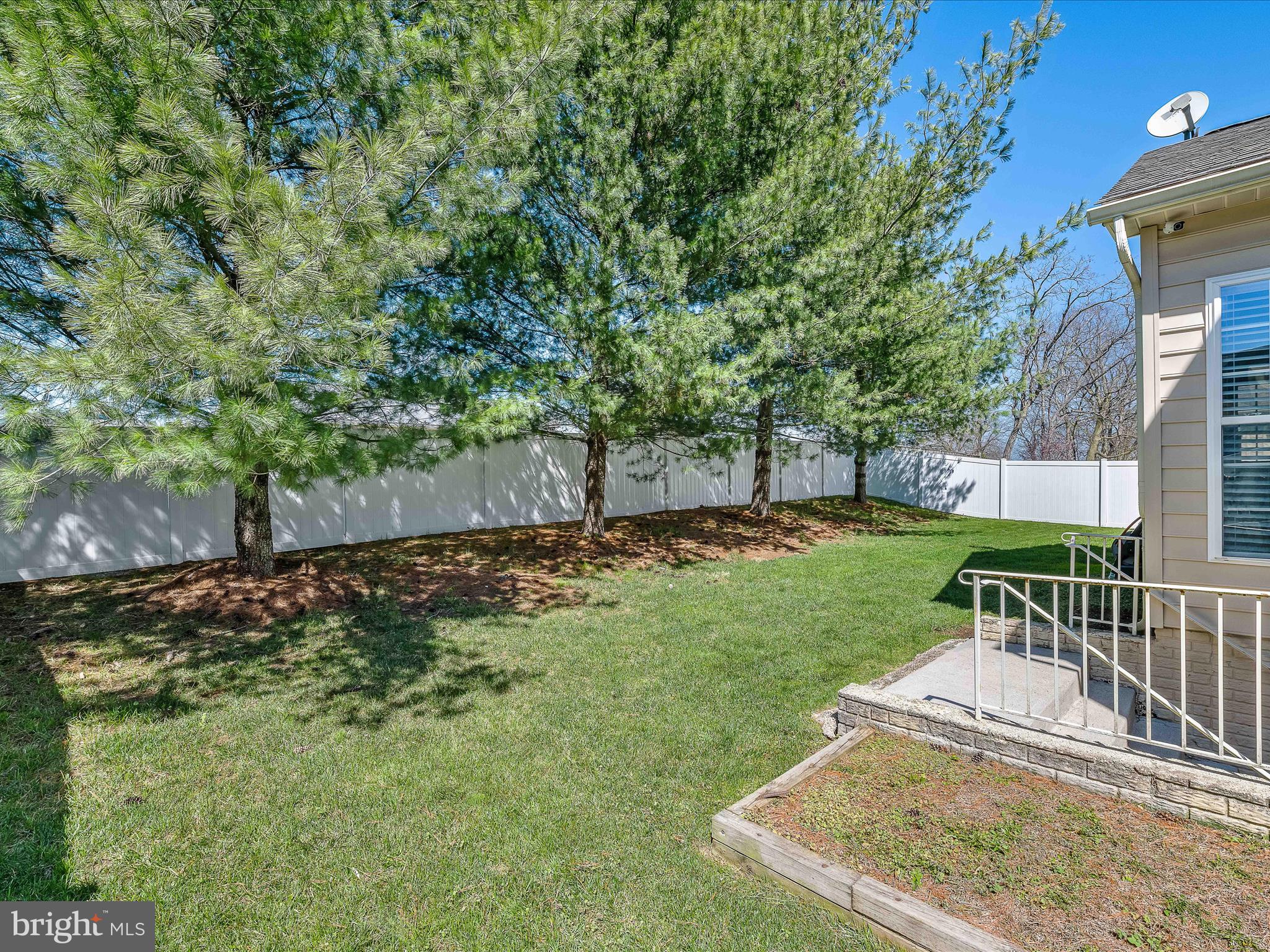 VILLAGE OF WASHINGTON TRAIL - Residential
