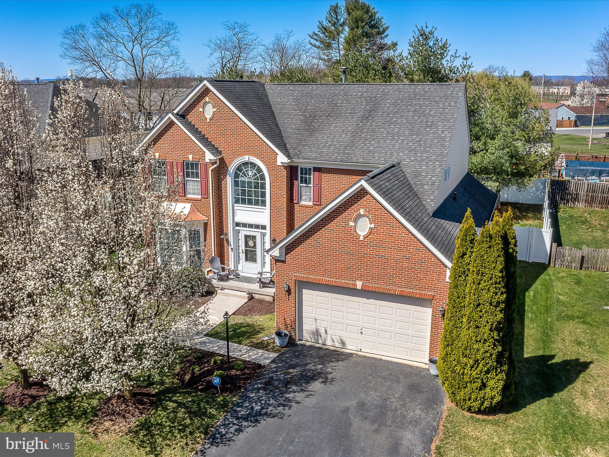 VILLAGE OF WASHINGTON TRAIL - Residential