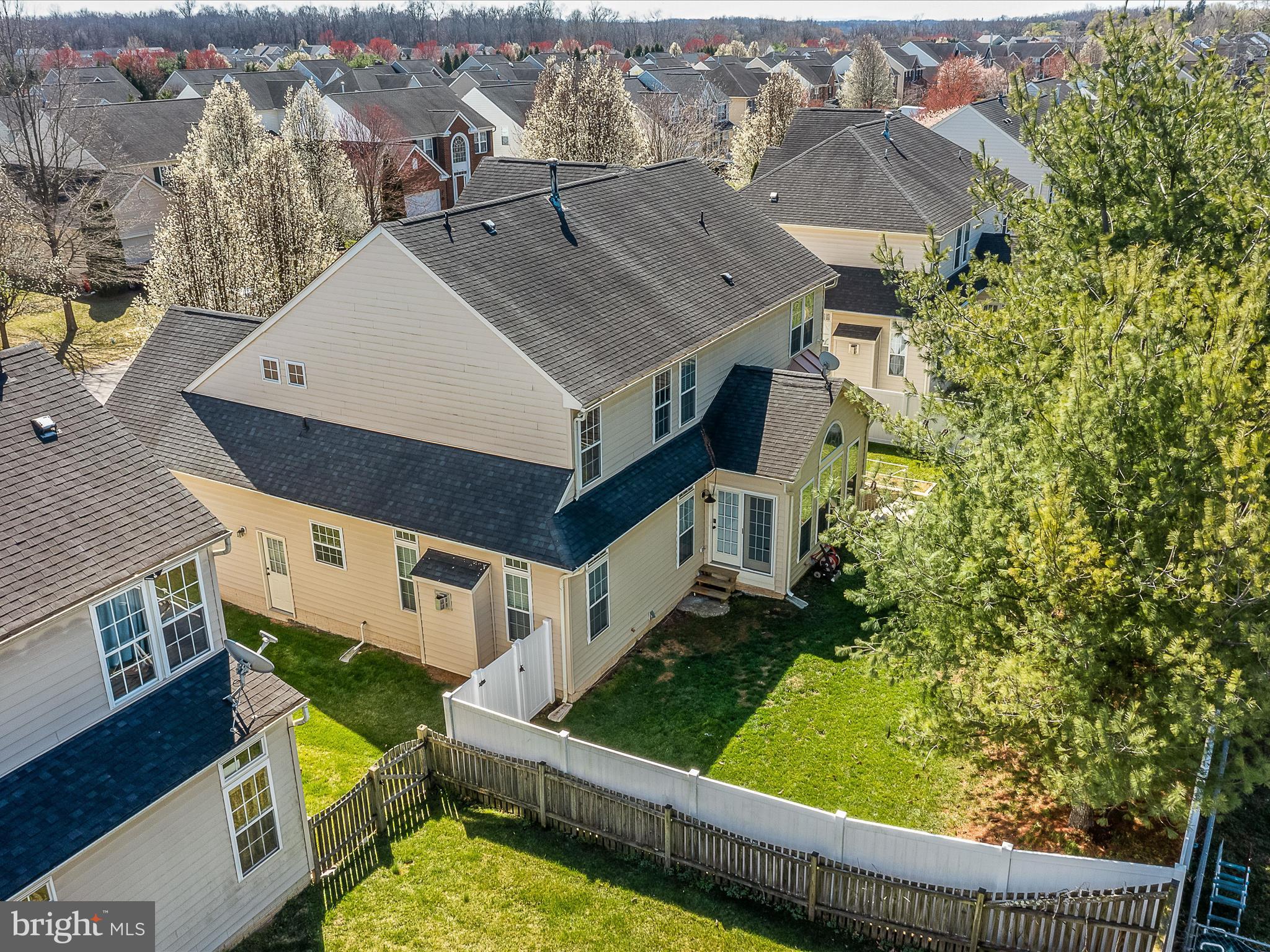 VILLAGE OF WASHINGTON TRAIL - Residential