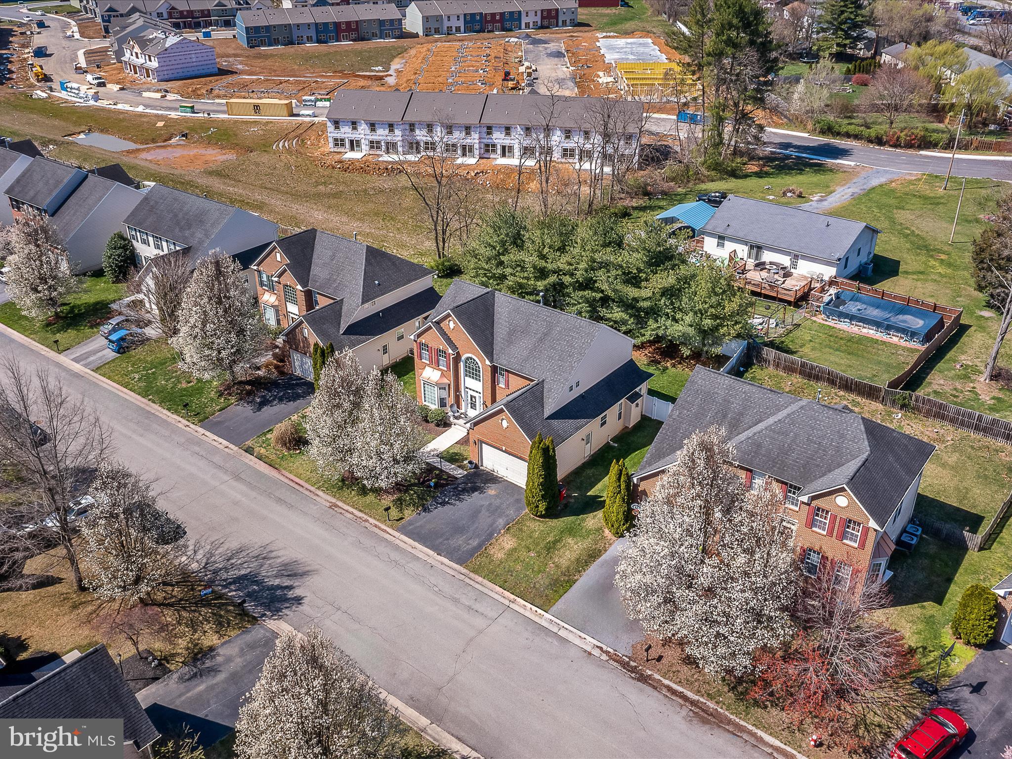 VILLAGE OF WASHINGTON TRAIL - Residential