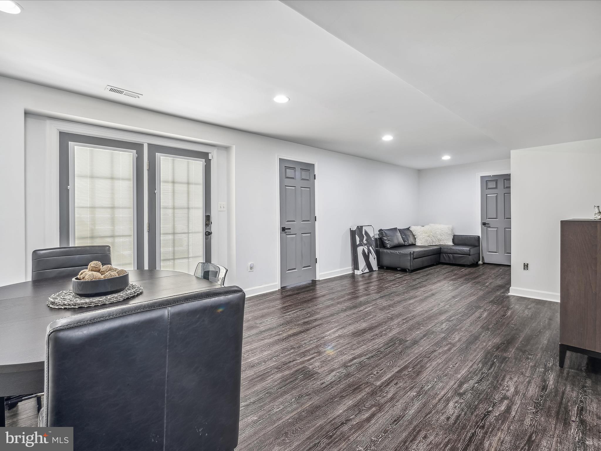 VILLAGE OF WASHINGTON TRAIL - Residential