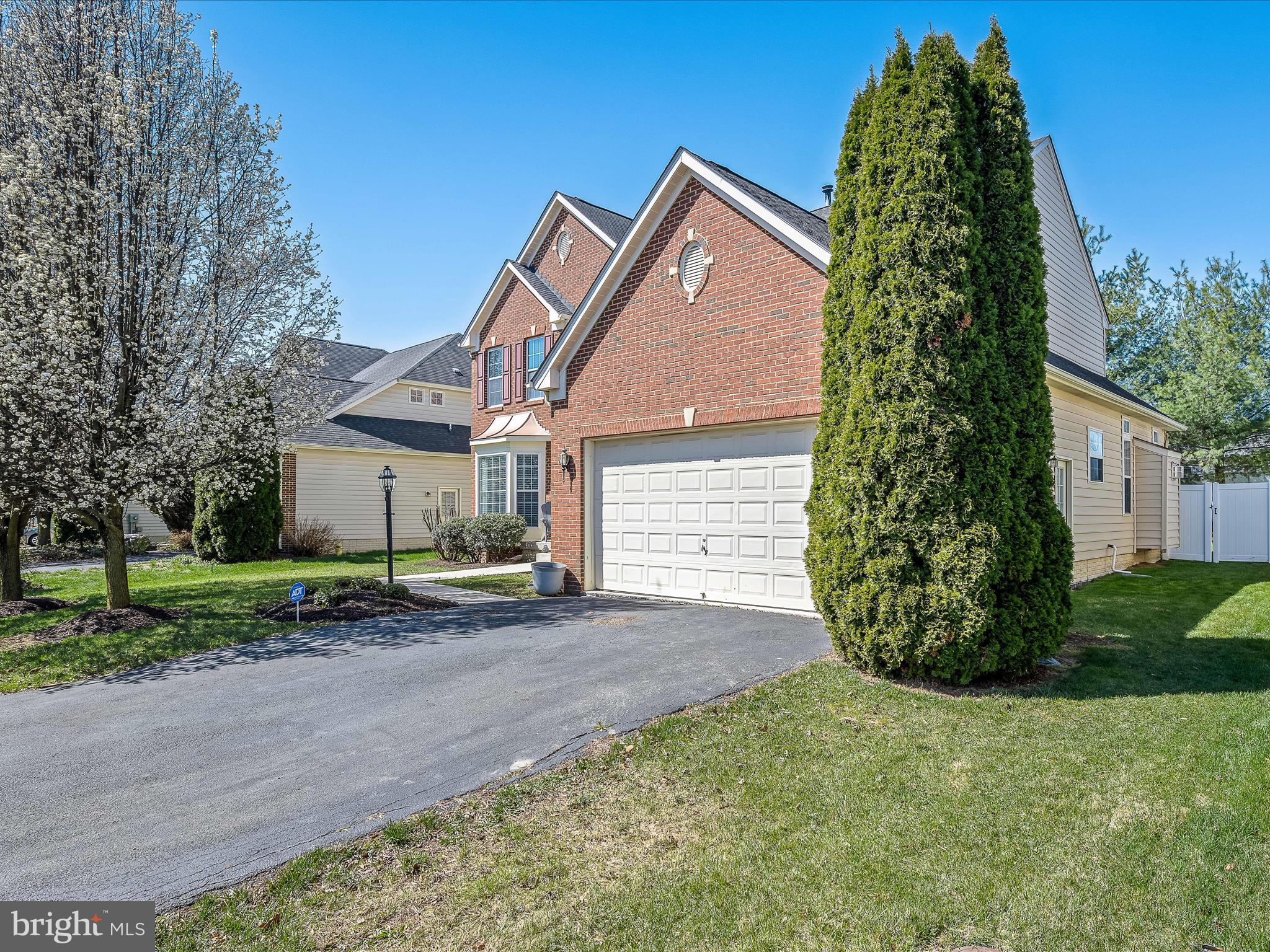 VILLAGE OF WASHINGTON TRAIL - Residential