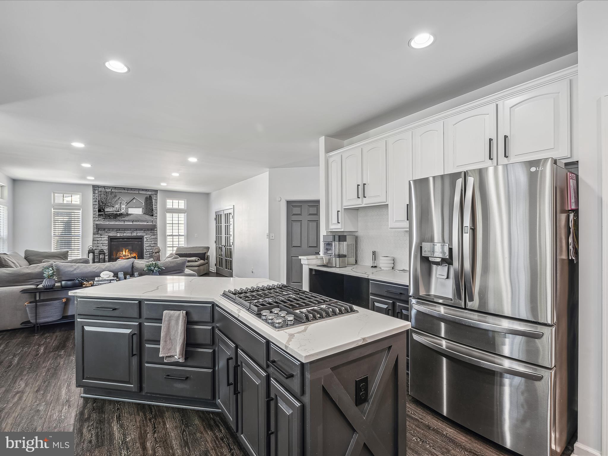VILLAGE OF WASHINGTON TRAIL - Residential