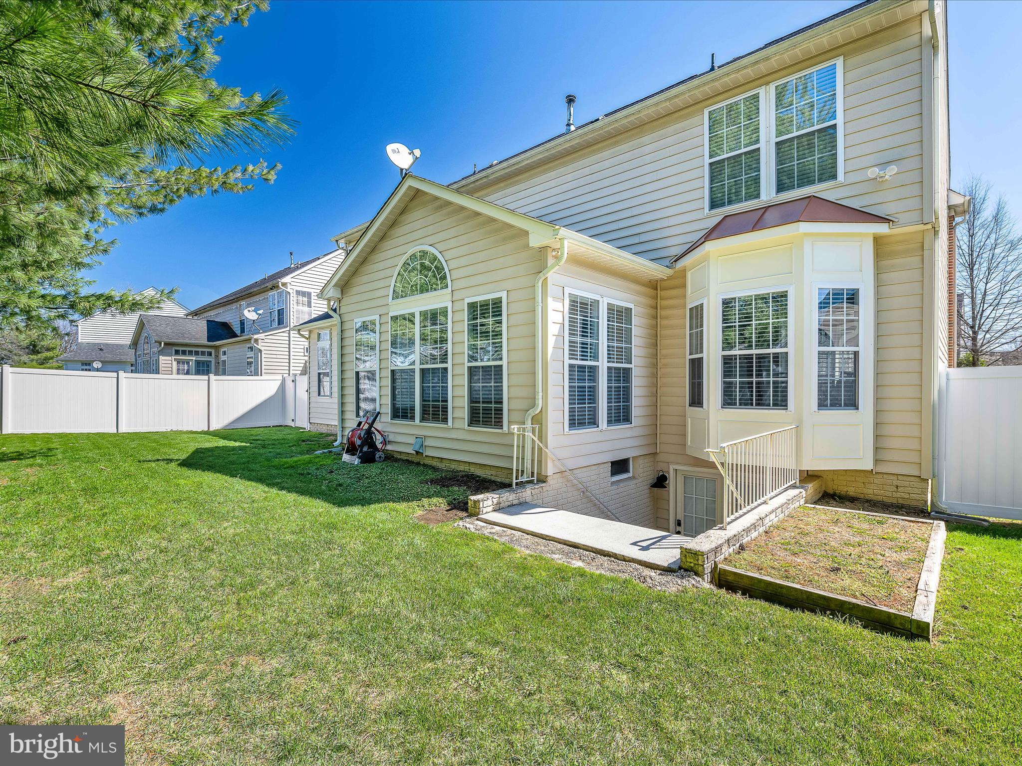 VILLAGE OF WASHINGTON TRAIL - Residential