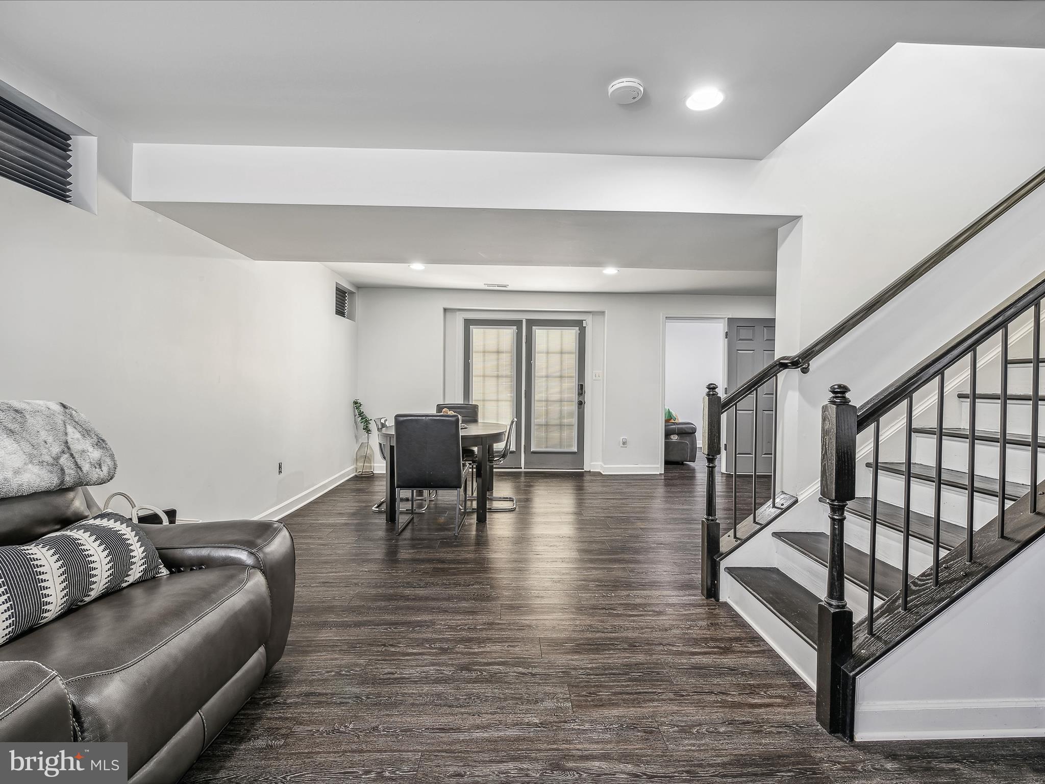 VILLAGE OF WASHINGTON TRAIL - Residential