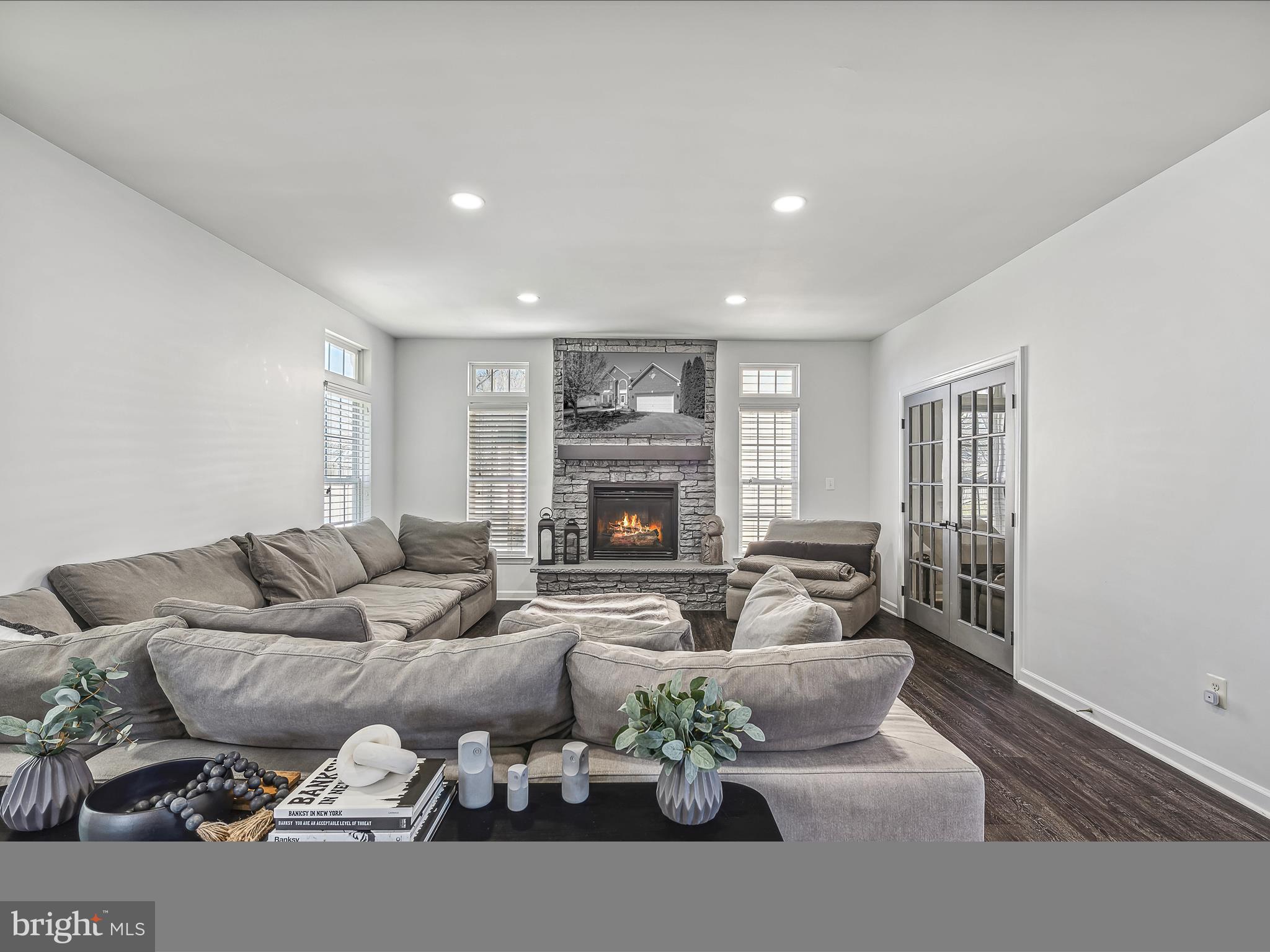 VILLAGE OF WASHINGTON TRAIL - Residential