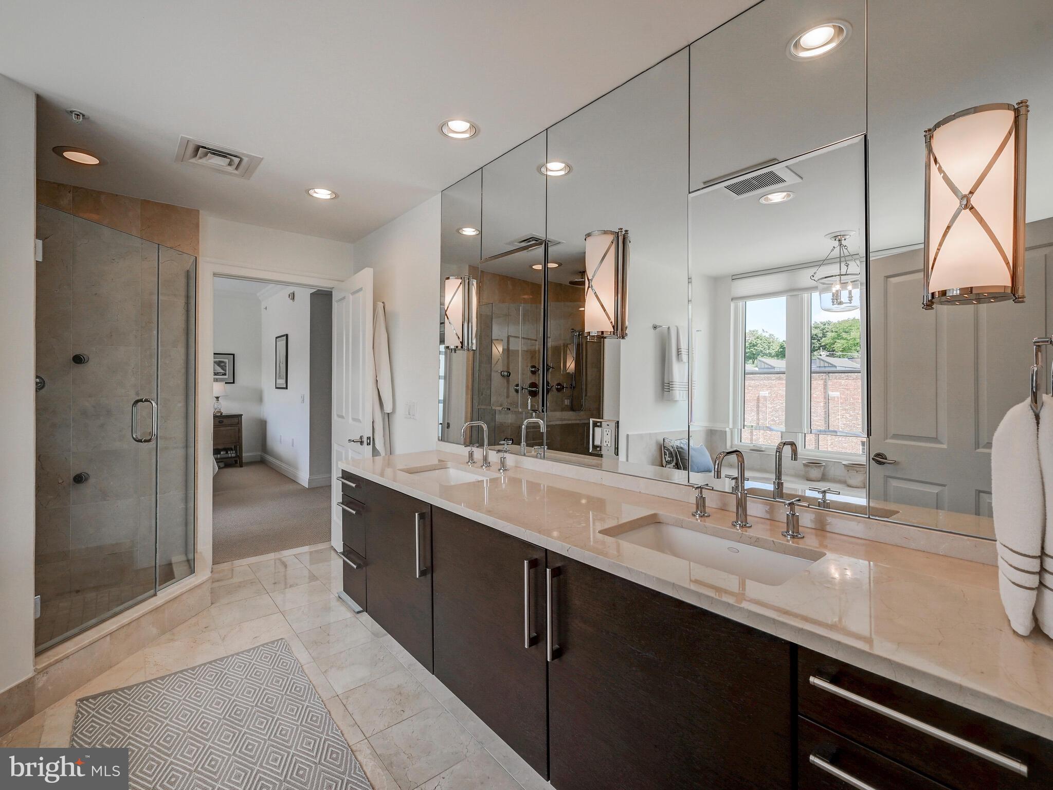 THE RITZ-CARLTON RESIDENCES - Residential