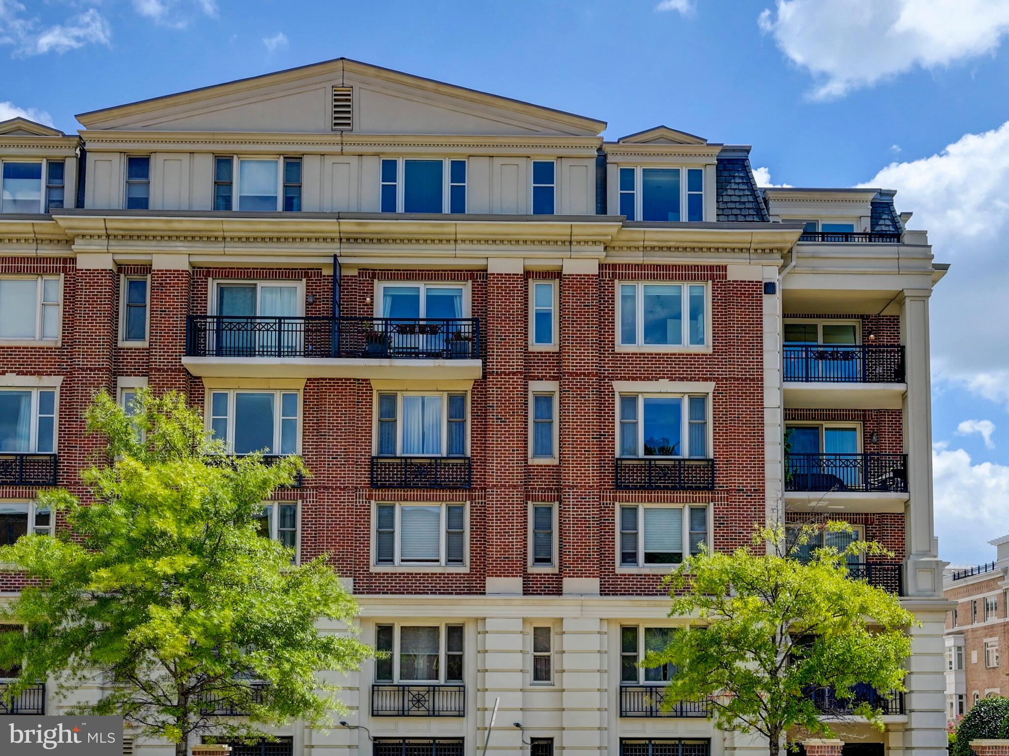 THE RITZ-CARLTON RESIDENCES - Residential