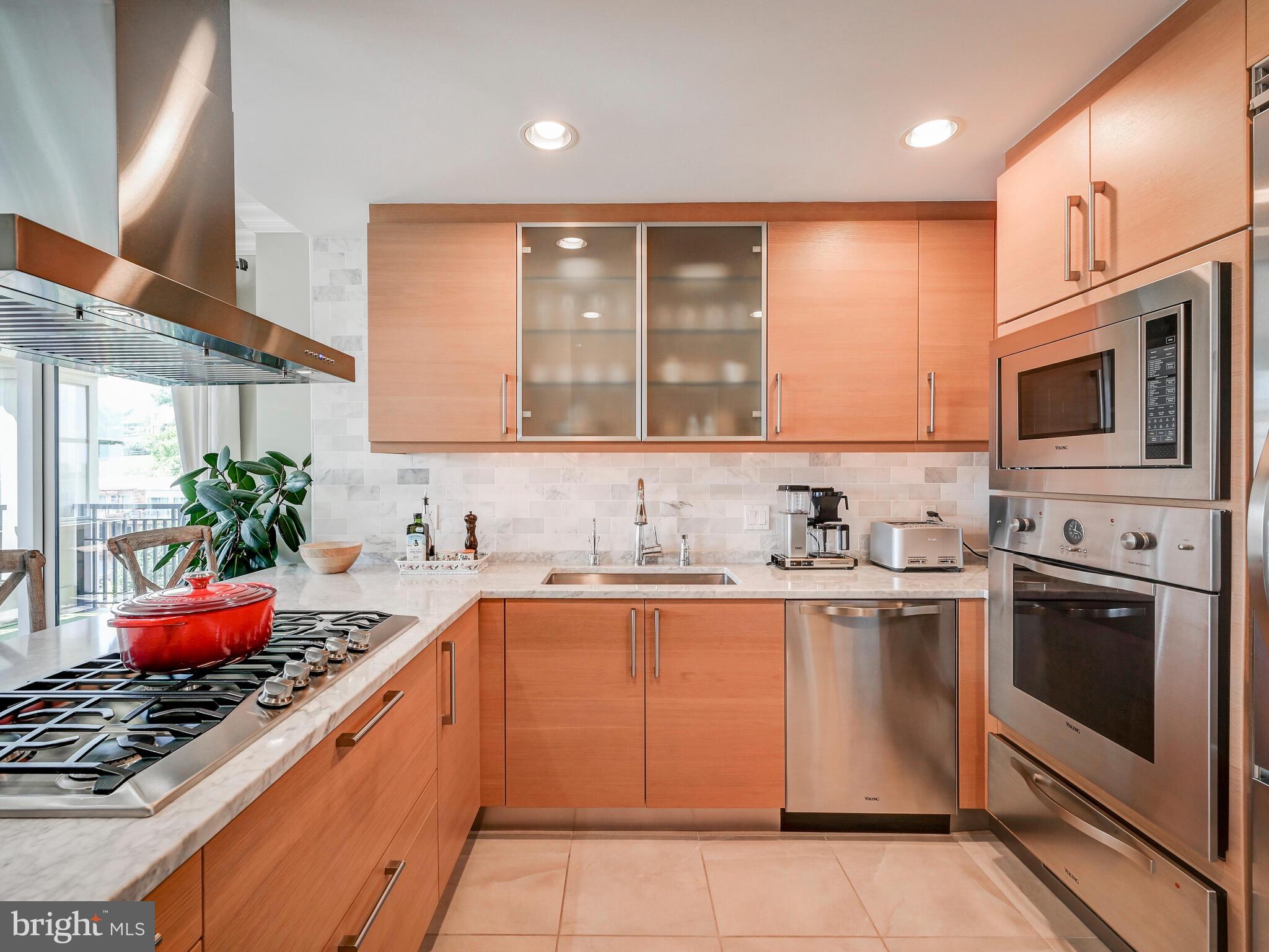 THE RITZ-CARLTON RESIDENCES - Residential