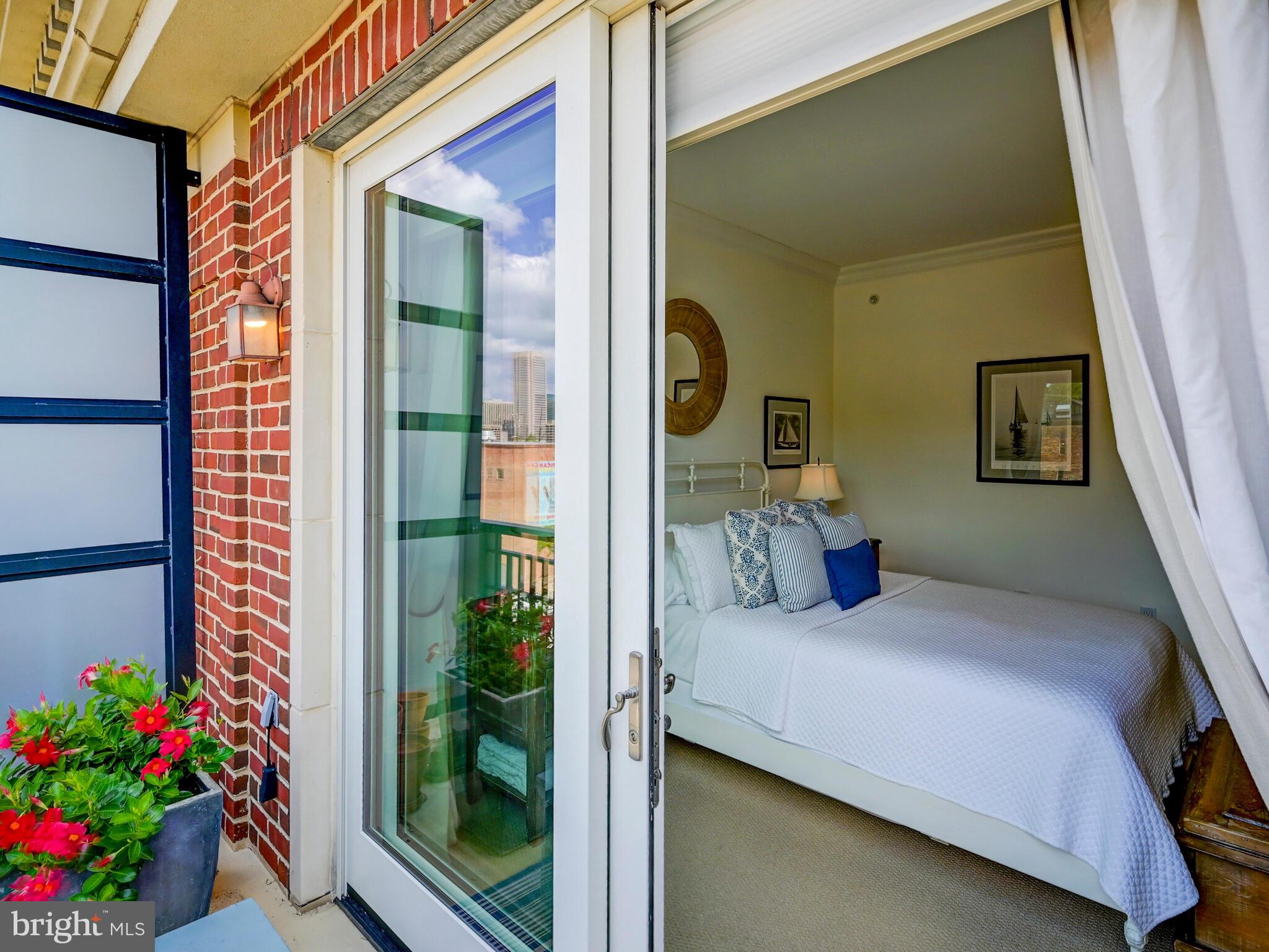 THE RITZ-CARLTON RESIDENCES - Residential