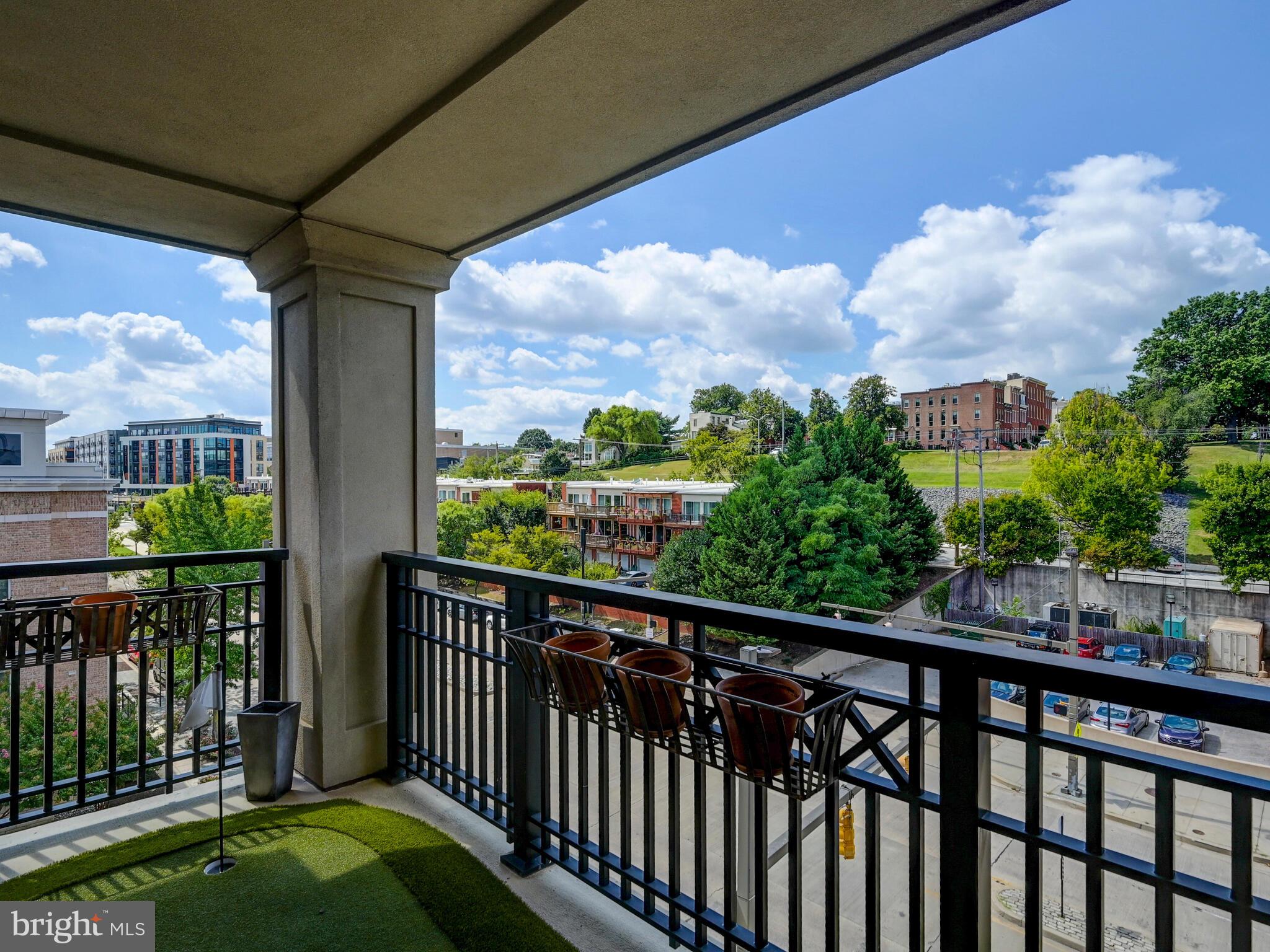 THE RITZ-CARLTON RESIDENCES - Residential