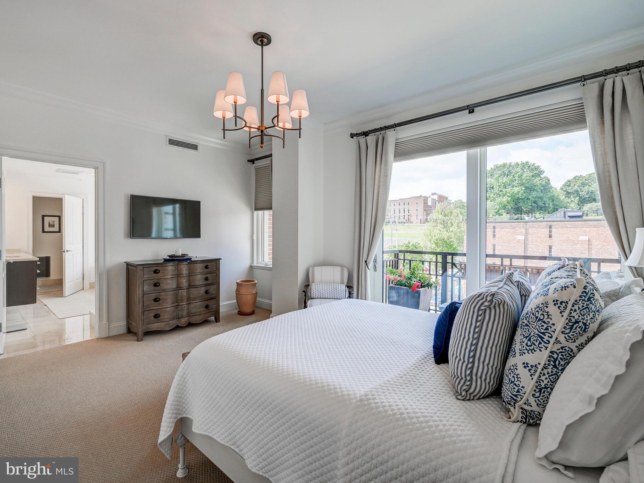 THE RITZ-CARLTON RESIDENCES - Residential