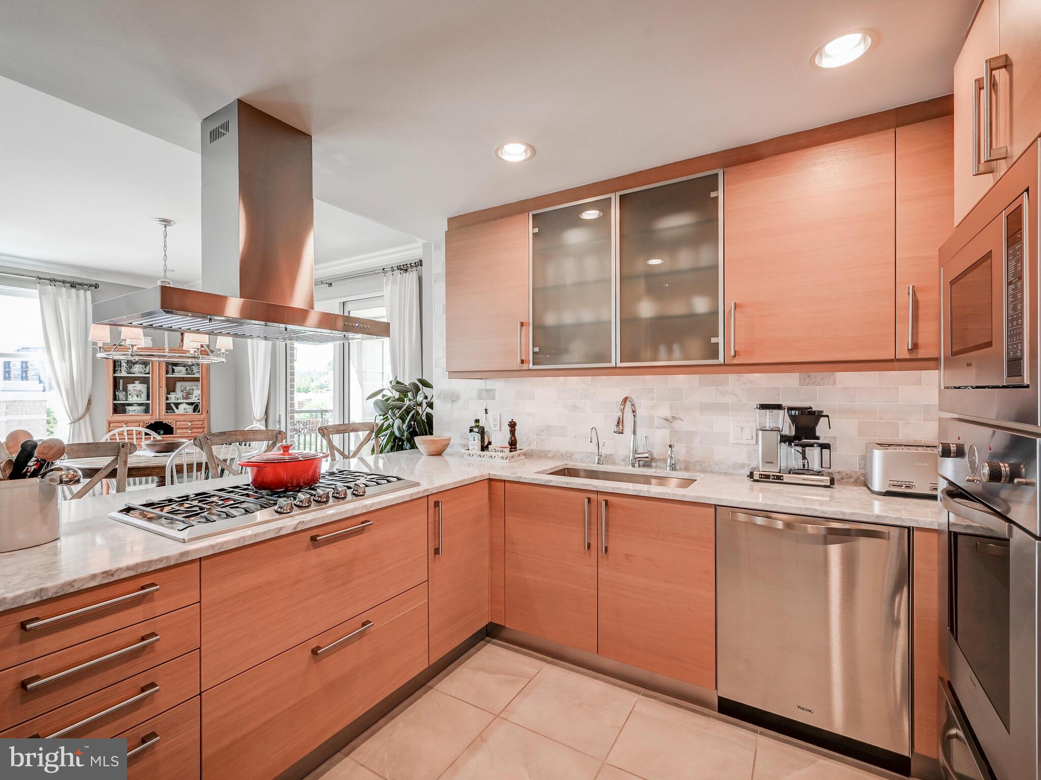 THE RITZ-CARLTON RESIDENCES - Residential