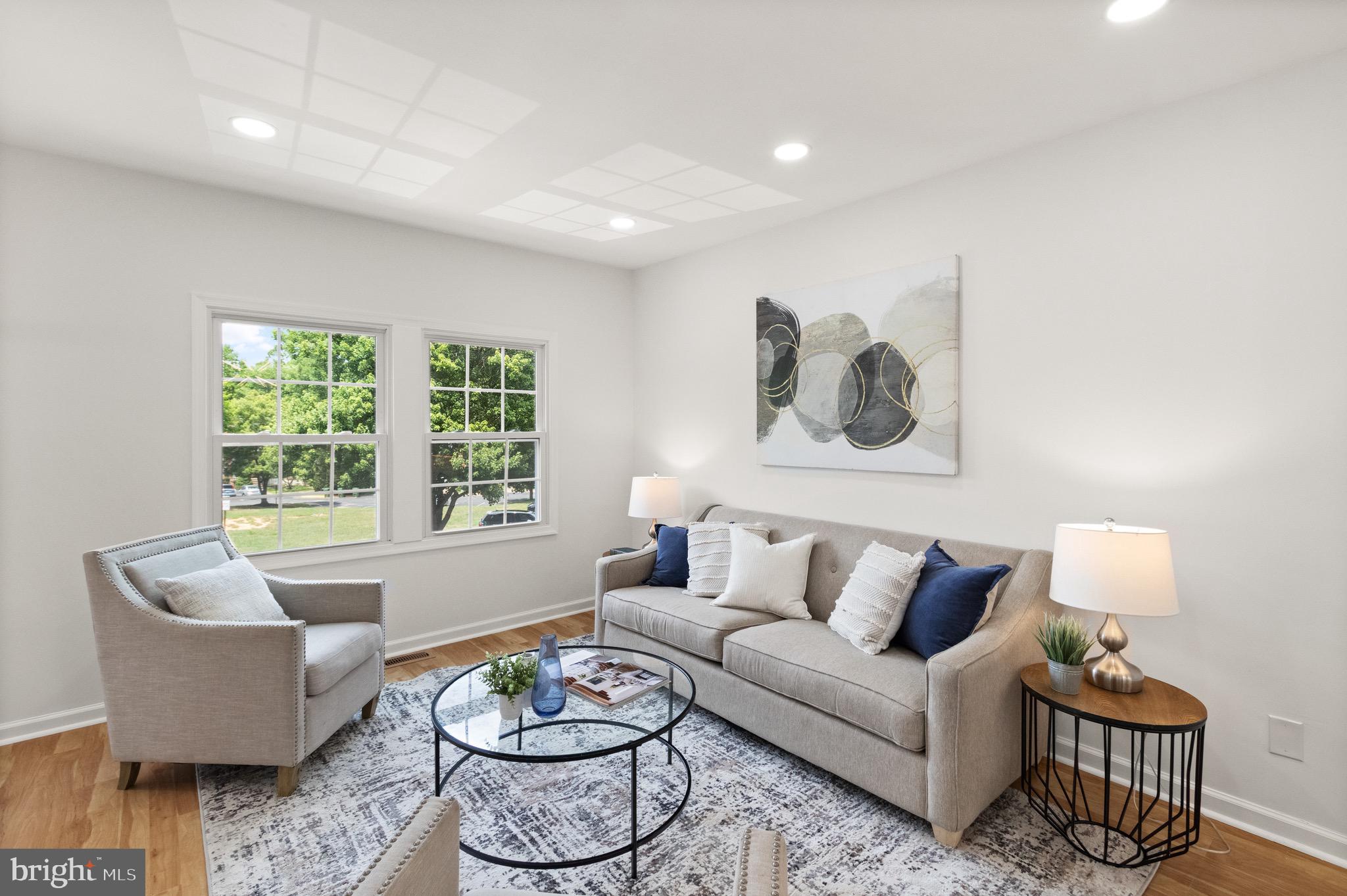 SPRING KNOLL - Residential