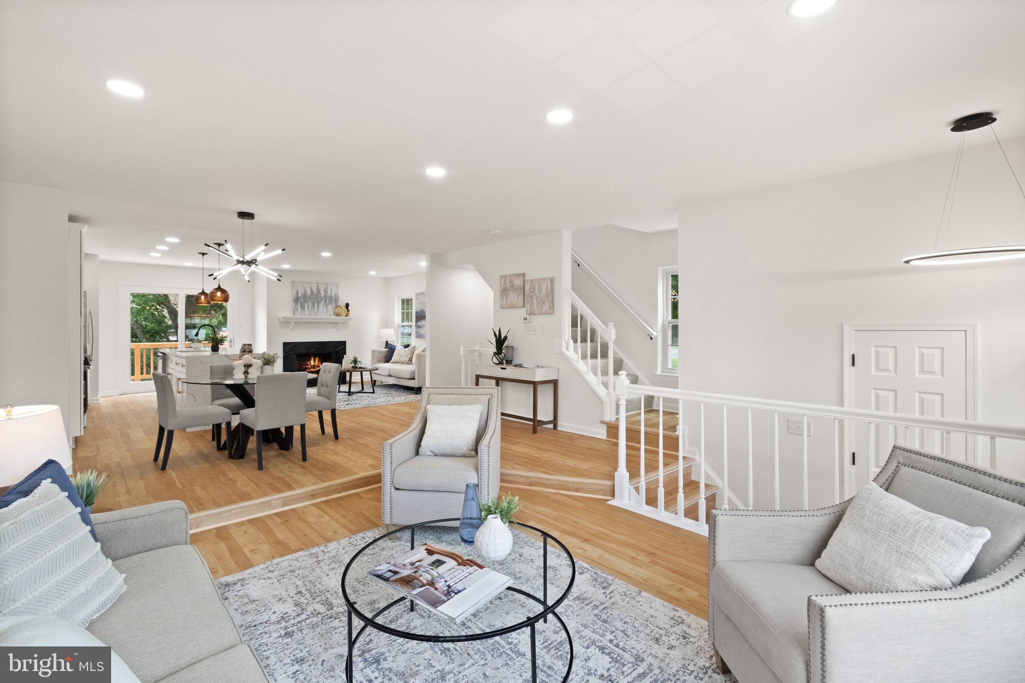 SPRING KNOLL - Residential