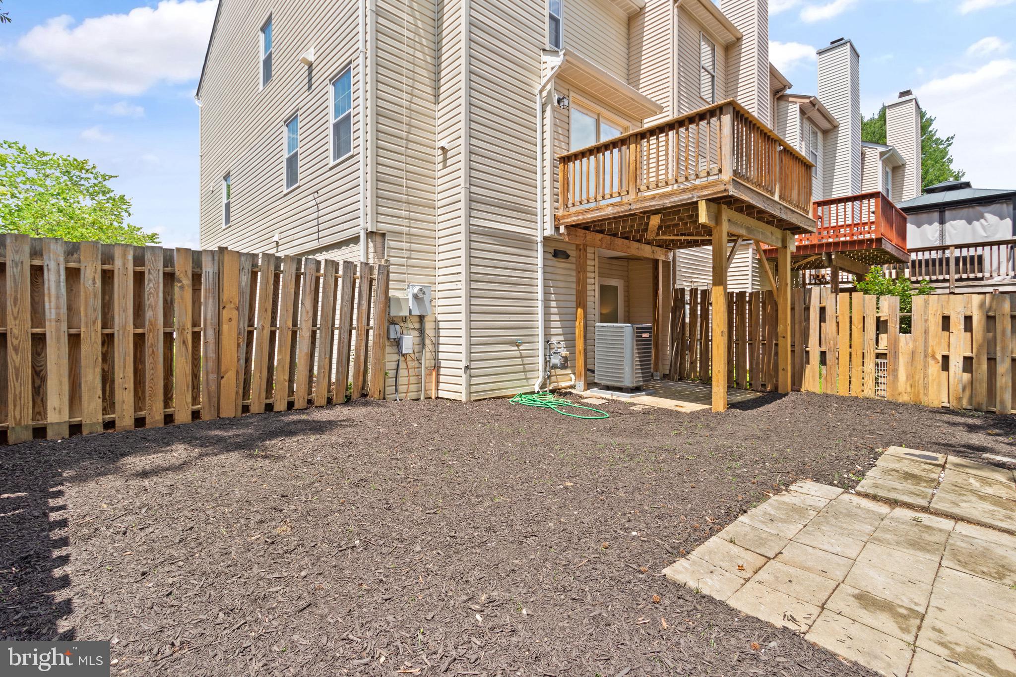 SPRING KNOLL - Residential