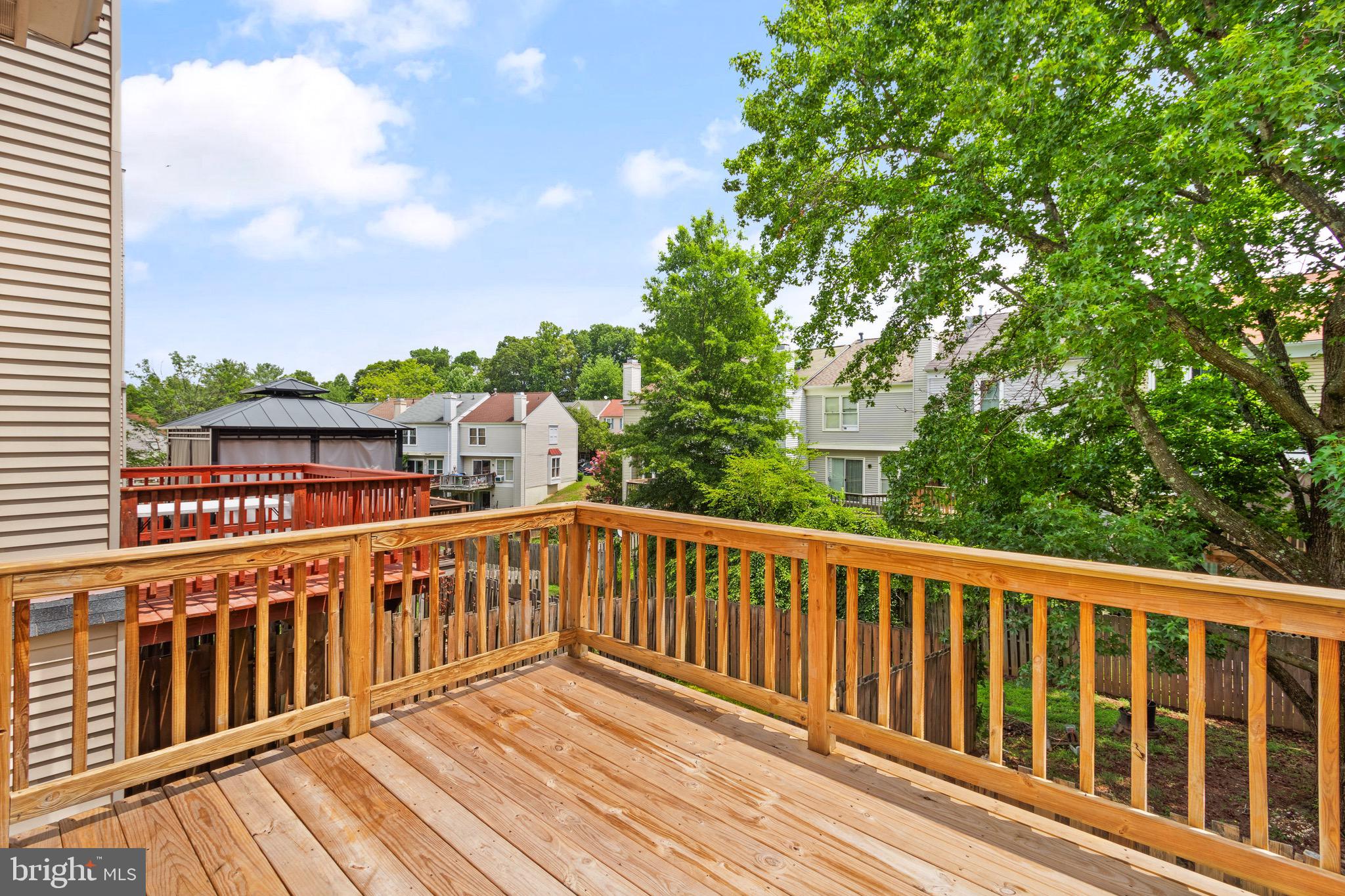 SPRING KNOLL - Residential