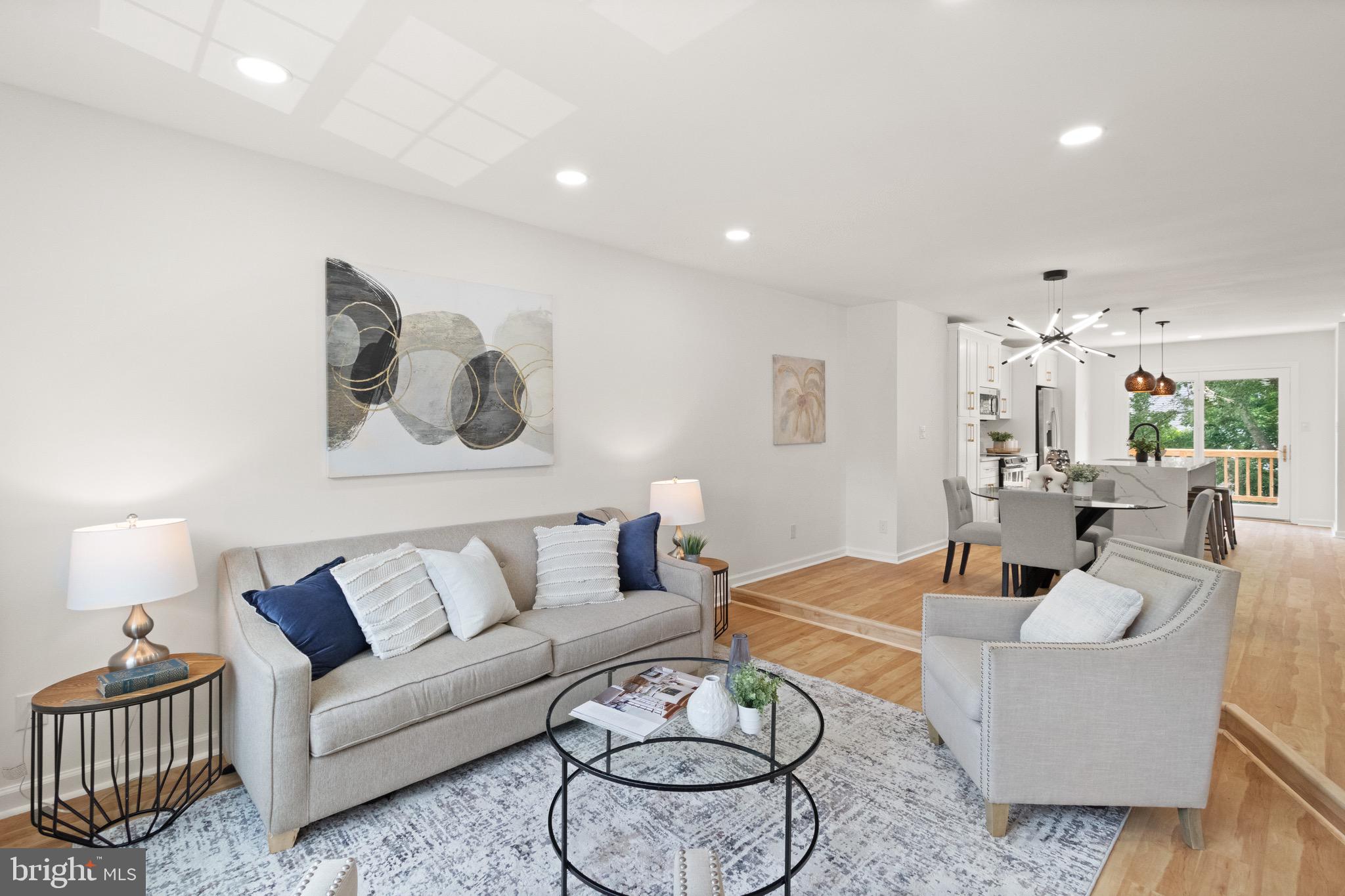 SPRING KNOLL - Residential