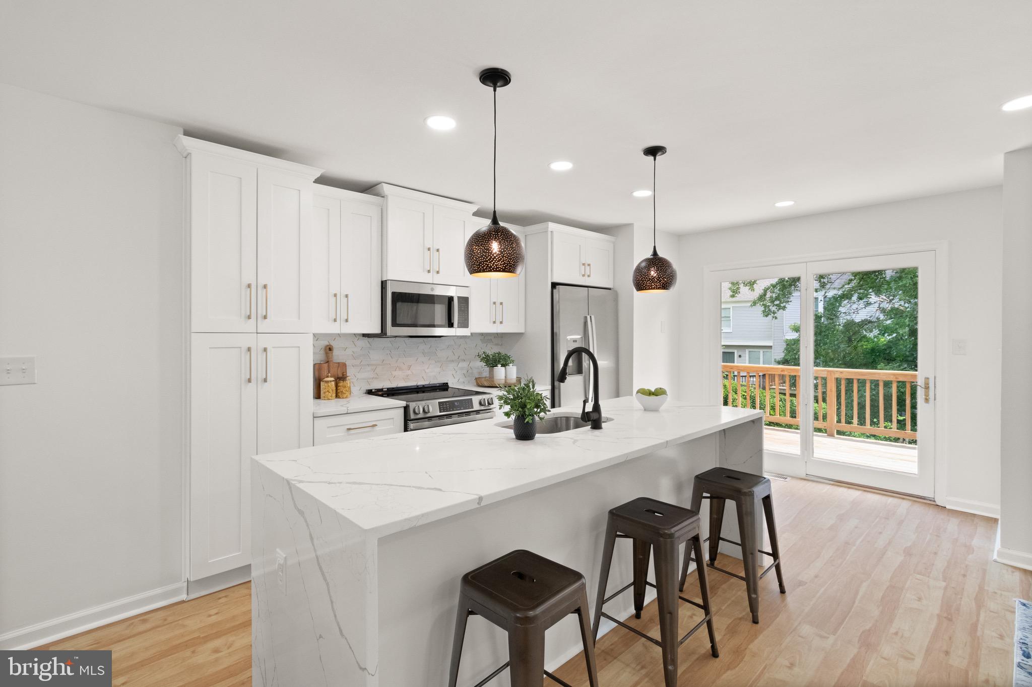 SPRING KNOLL - Residential