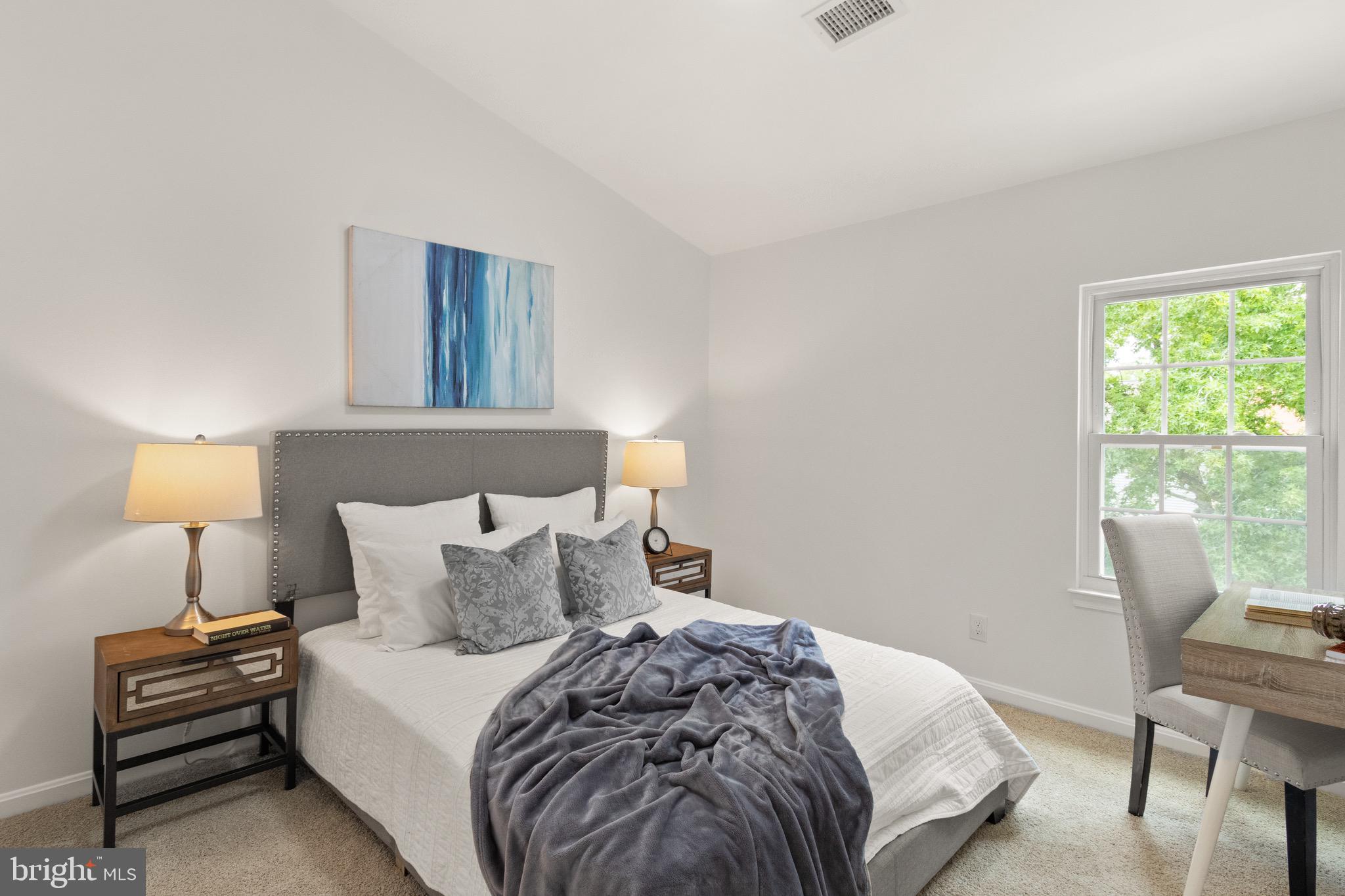 SPRING KNOLL - Residential