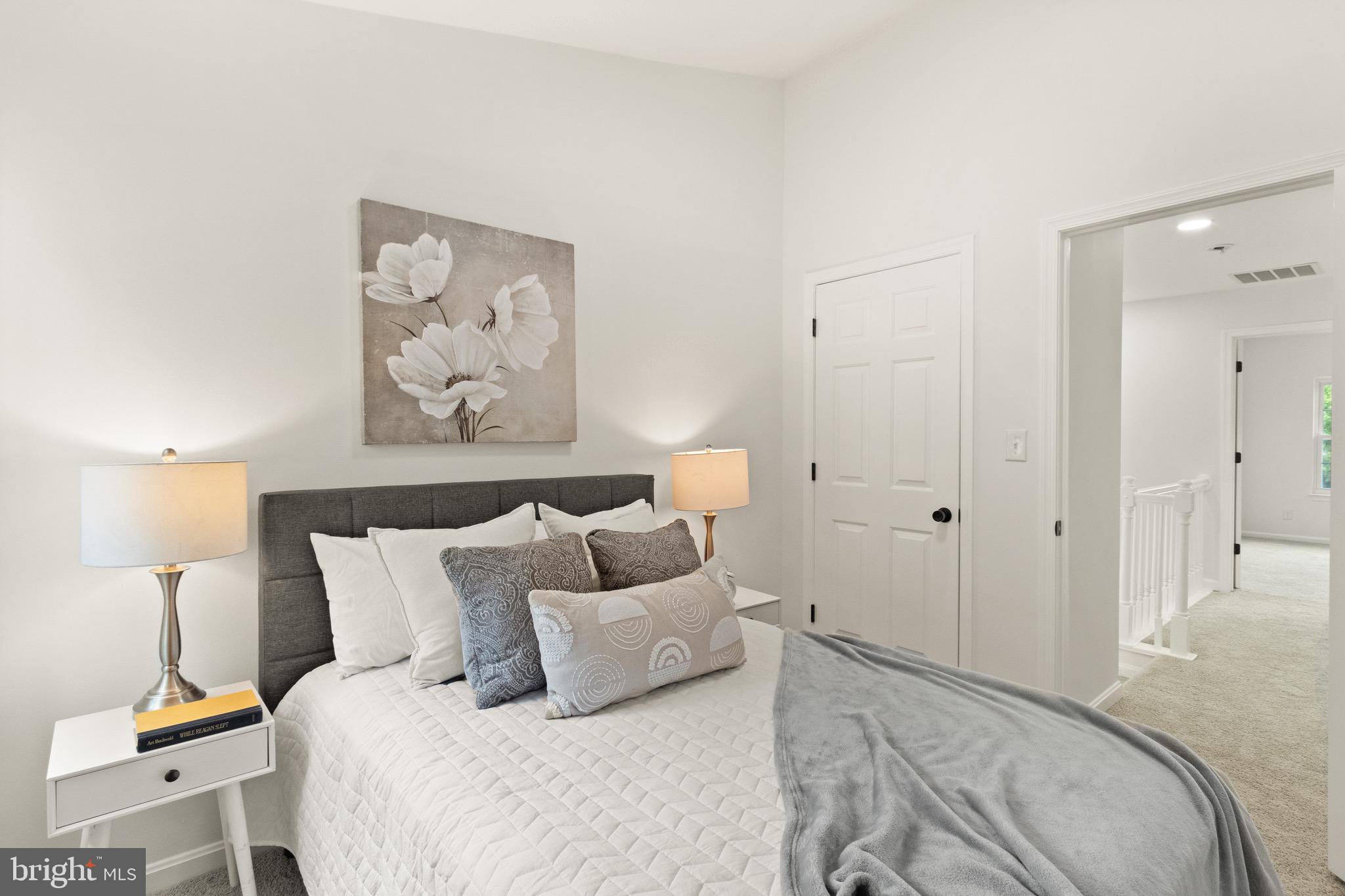 SPRING KNOLL - Residential