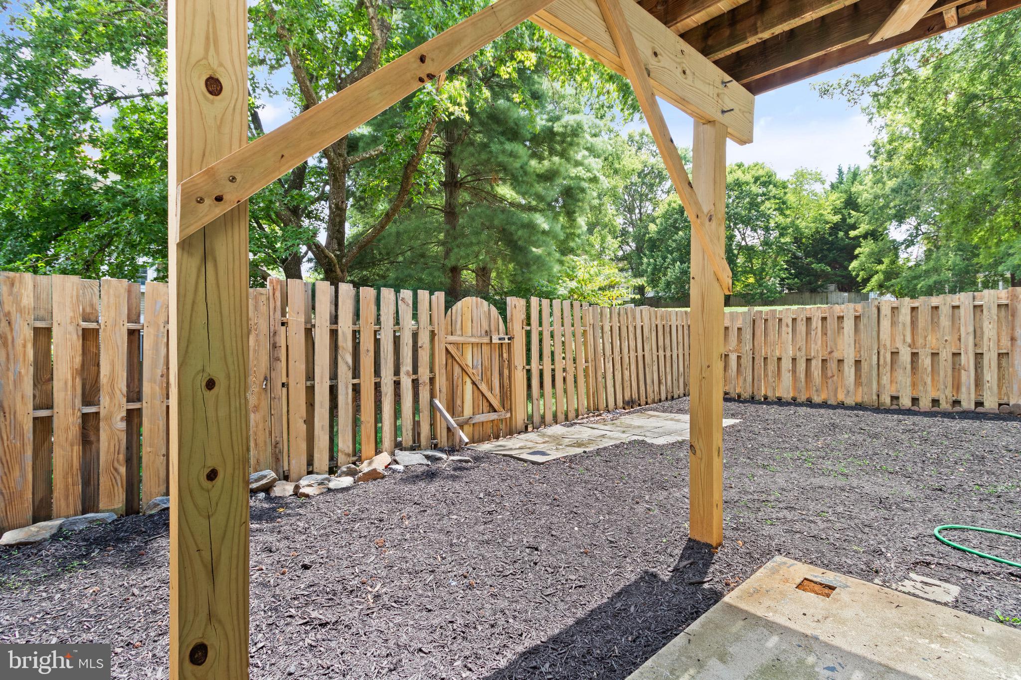 SPRING KNOLL - Residential