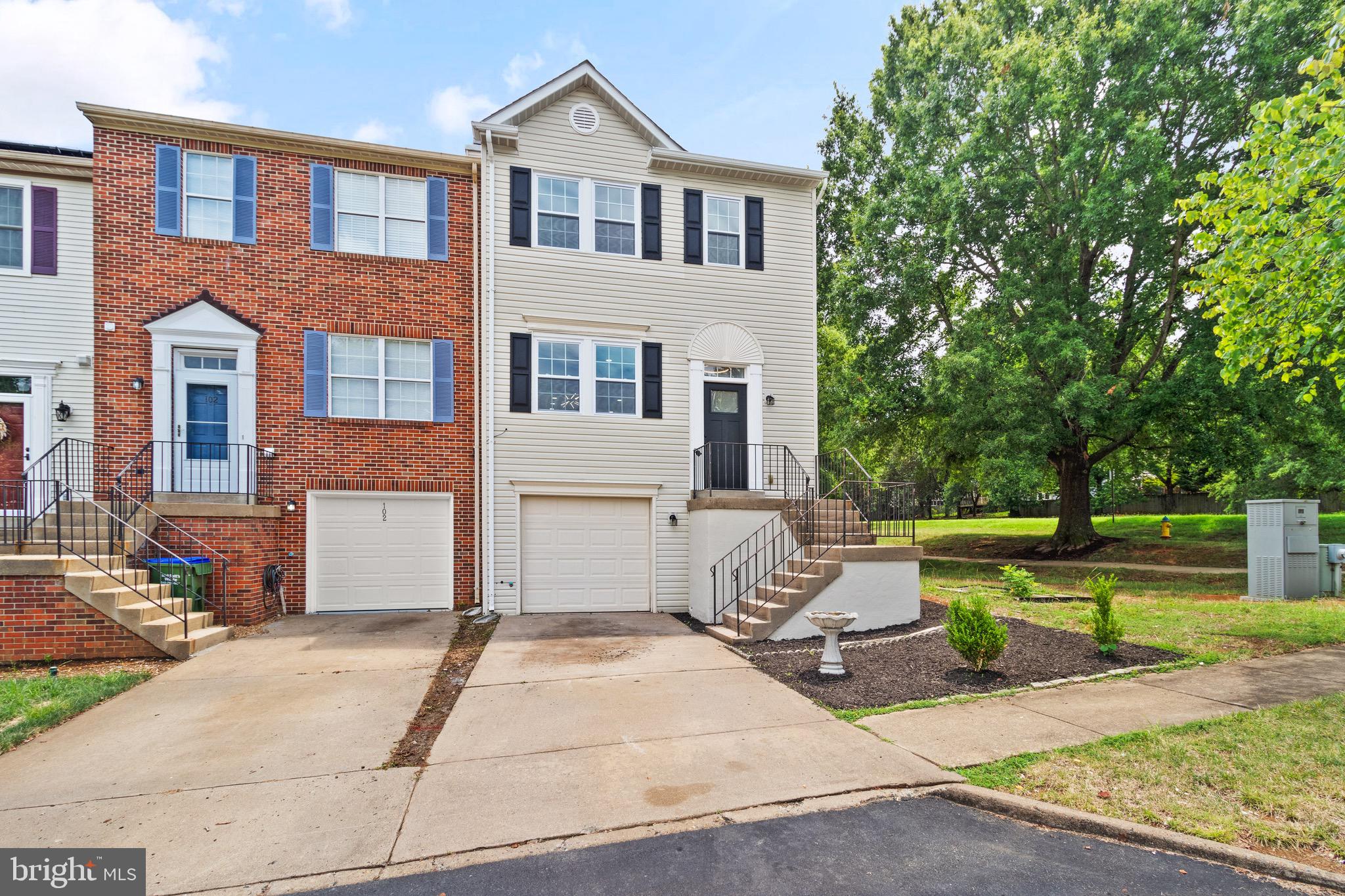 SPRING KNOLL - Residential