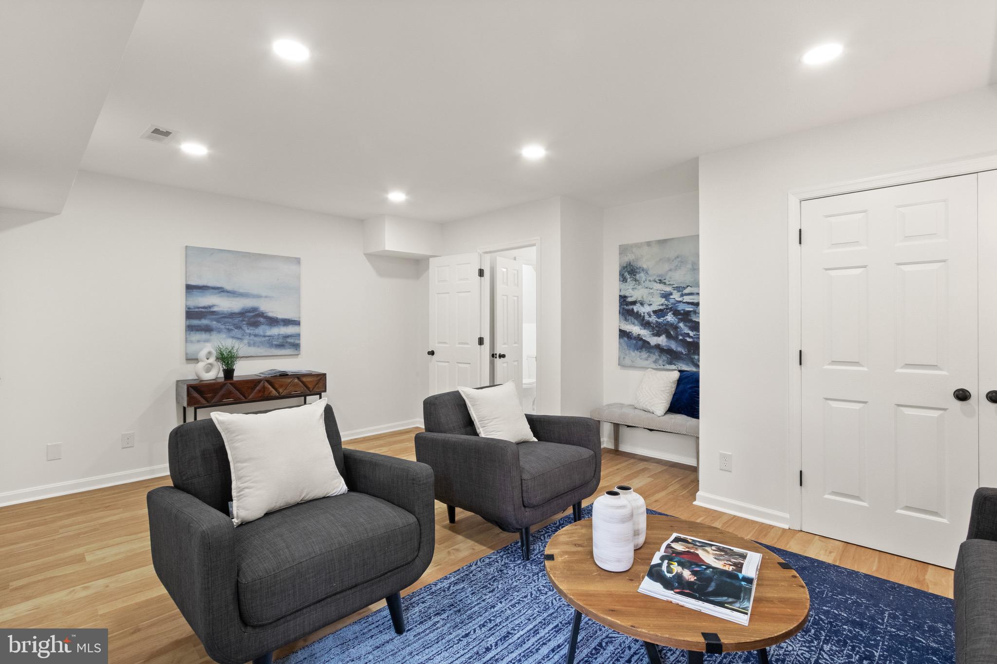 SPRING KNOLL - Residential