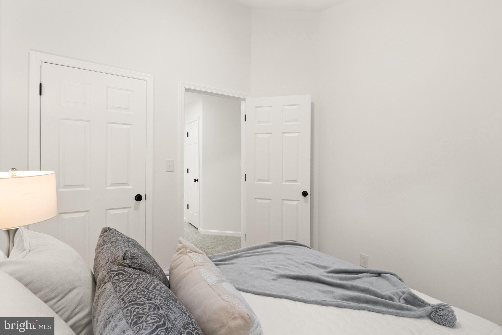 SPRING KNOLL - Residential