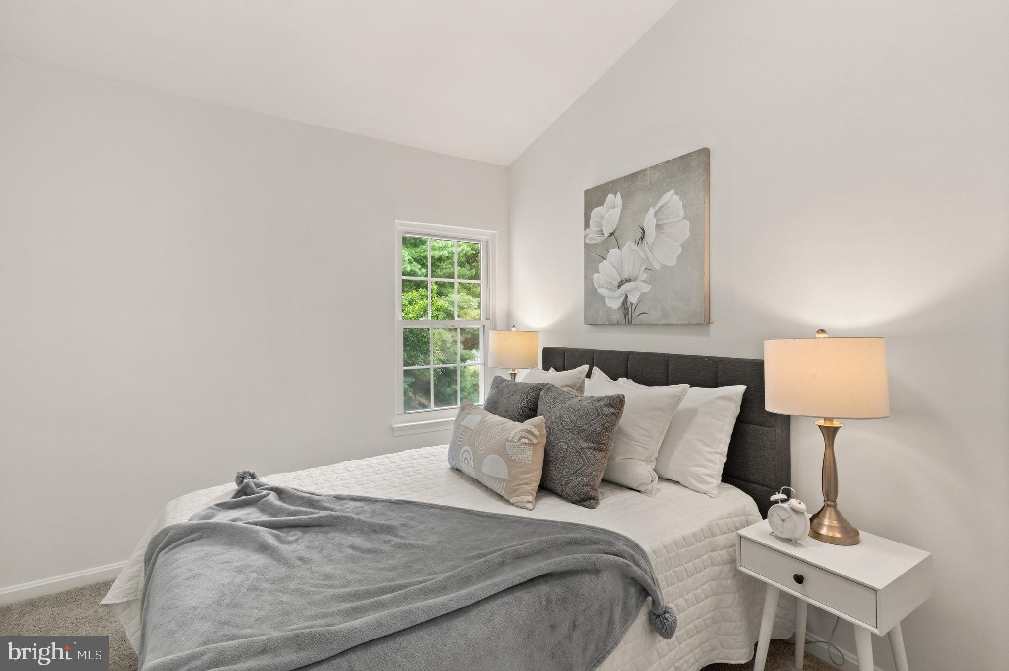 SPRING KNOLL - Residential