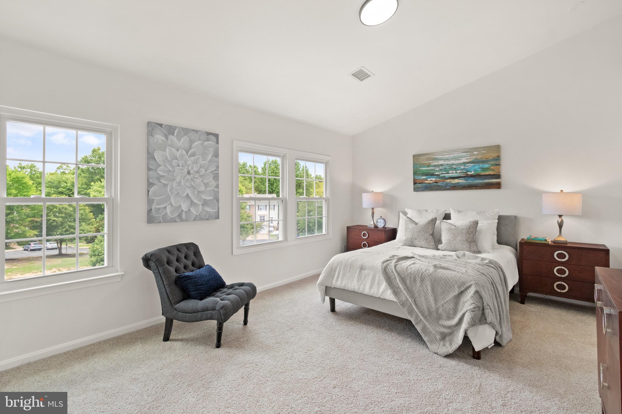 SPRING KNOLL - Residential