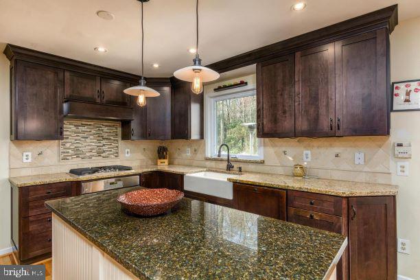 HAMPTON CHASE - Residential