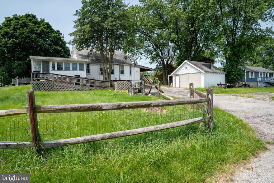 This single-family home is full of potential and ready for your personal touch. With solid bones and a functional layout, it’s the perfect canvas for renovation or a rewarding fixer-upper project. Whether you’re looking to create your dream home or add to your investment portfolio, this property is a great value with room to build equity. Sold AS-IS.