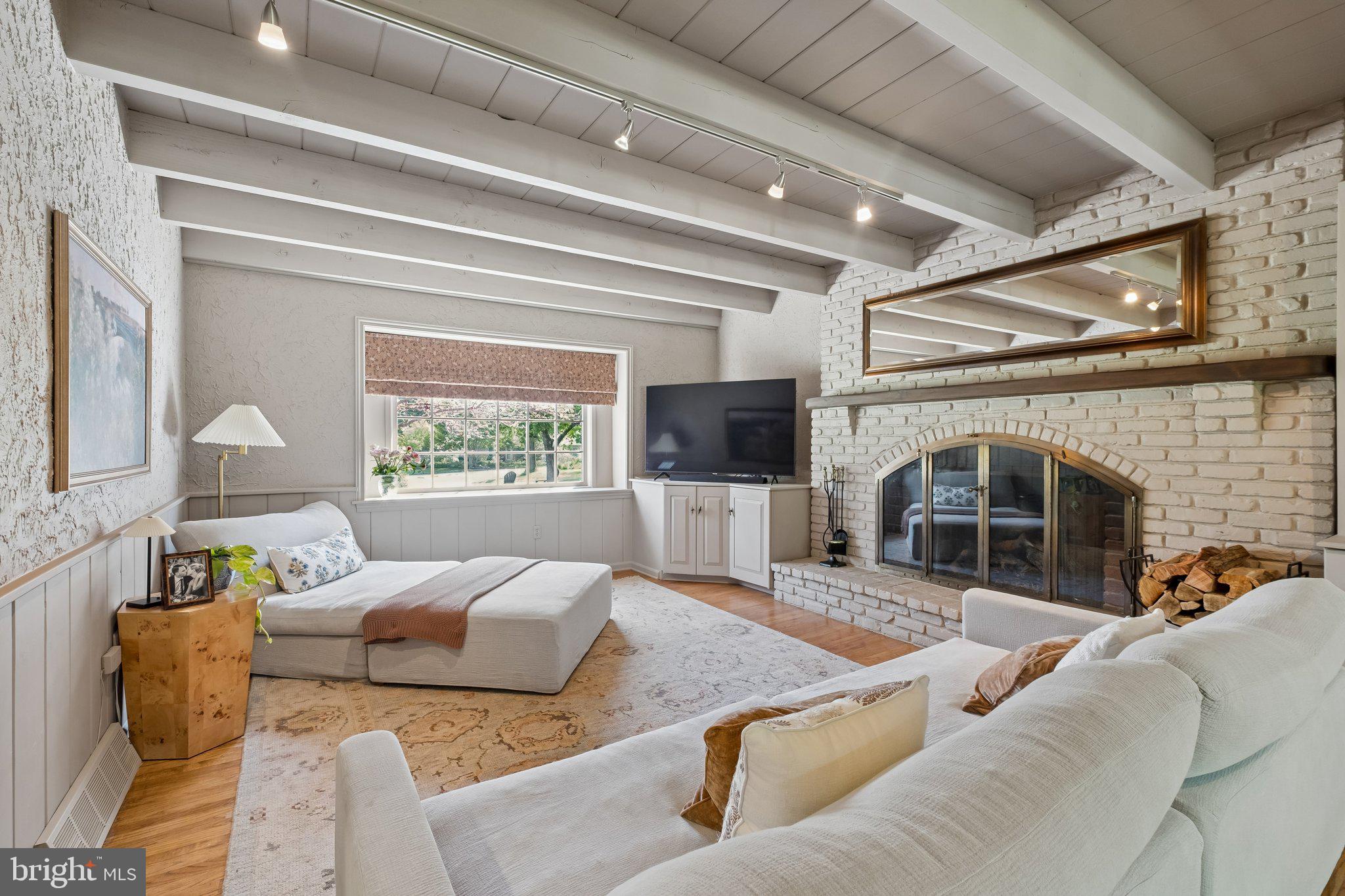 WOODBRIDGE MEADOWS - Residential