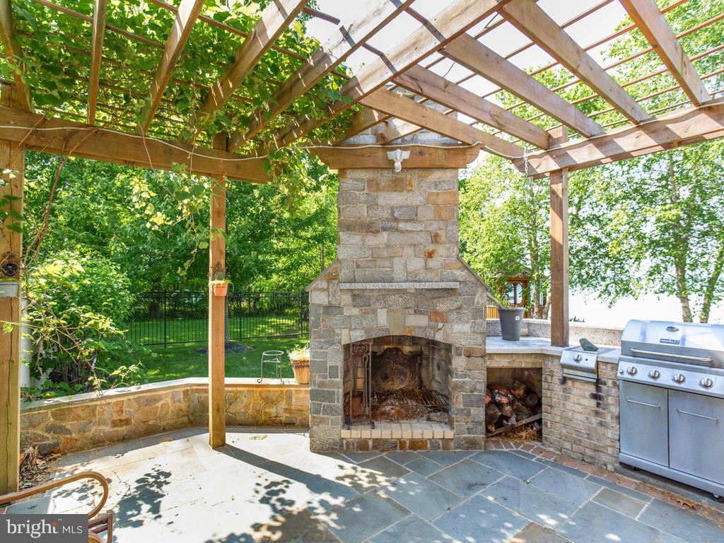 SHADY SIDE - Residential