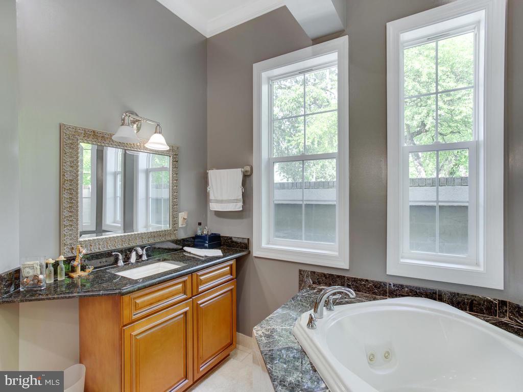 SHADY SIDE - Residential