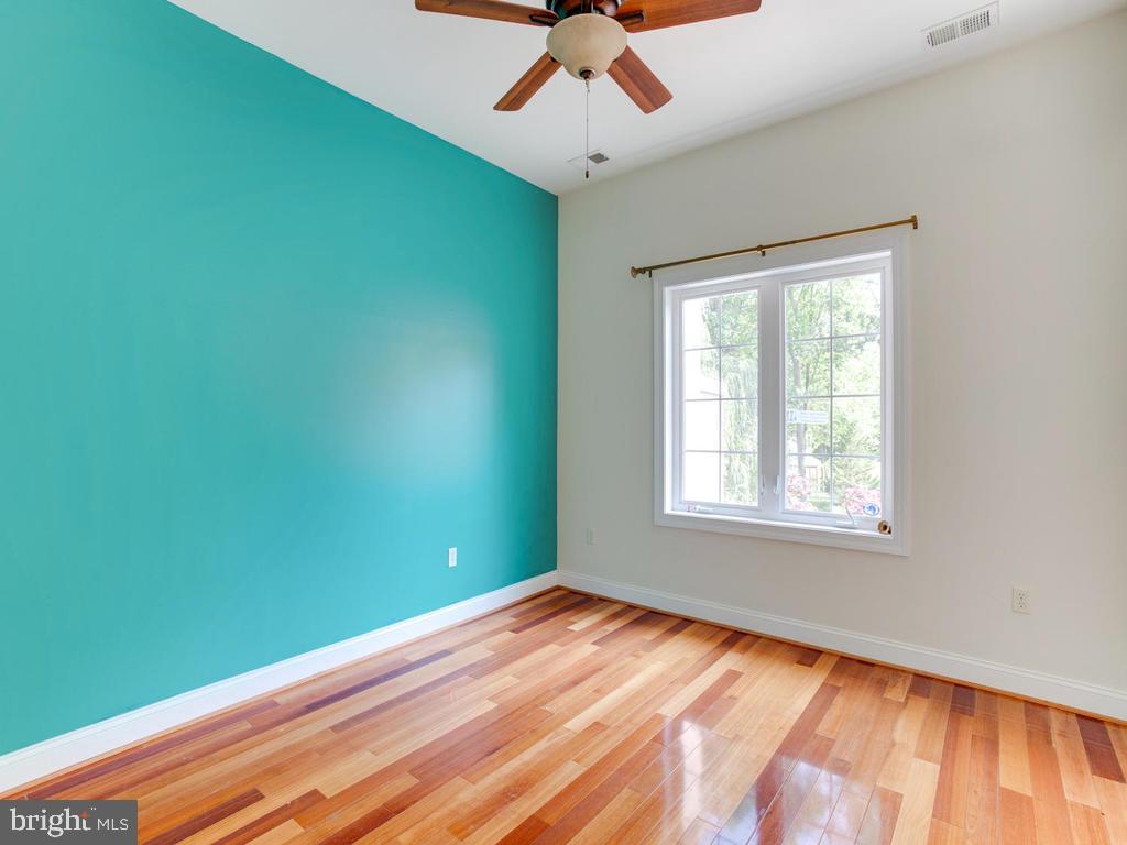 SHADY SIDE - Residential