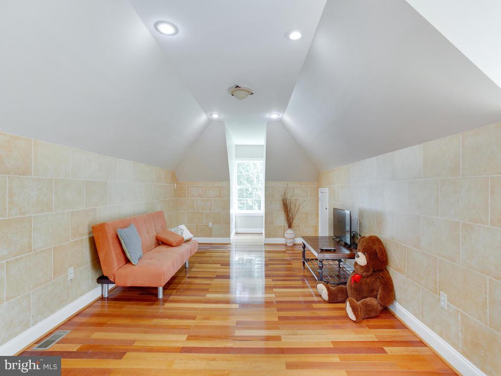 SHADY SIDE - Residential