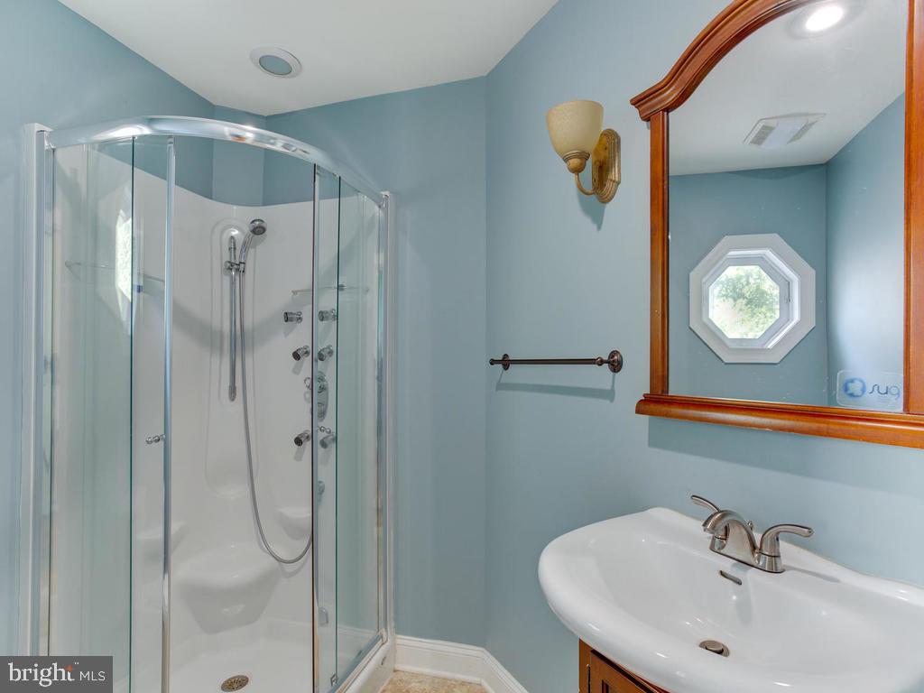 SHADY SIDE - Residential