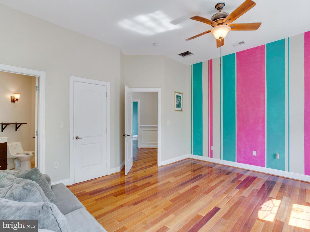 SHADY SIDE - Residential