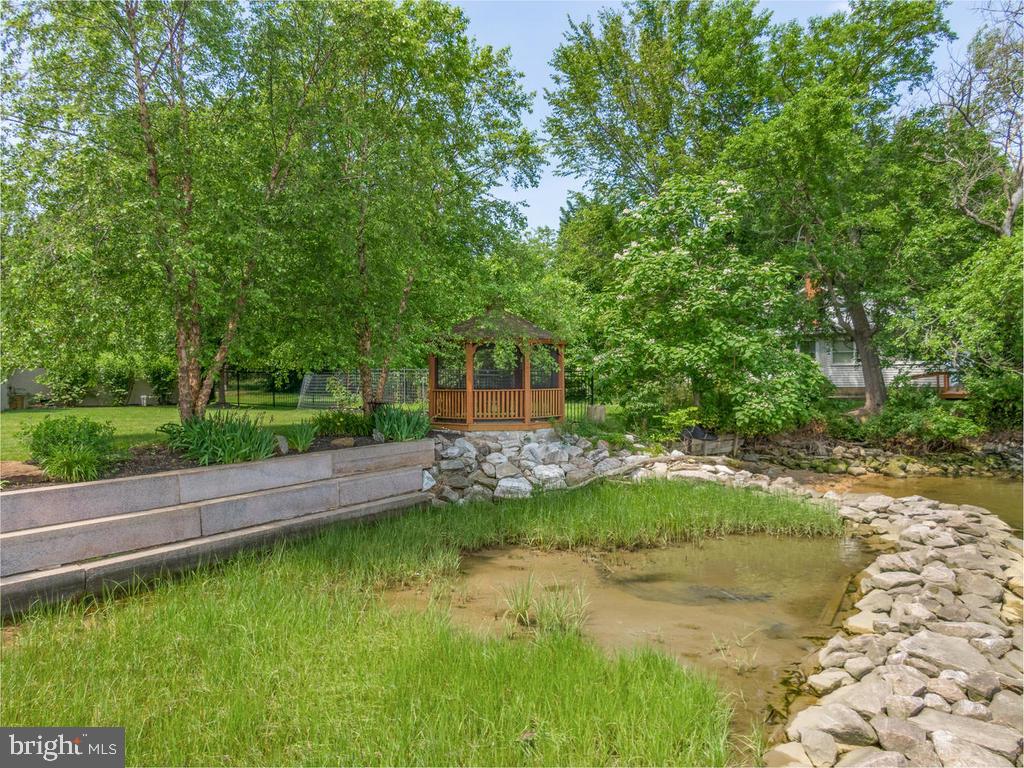 SHADY SIDE - Residential