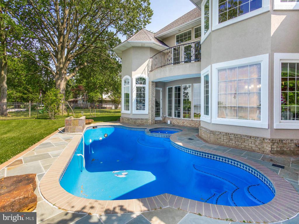 SHADY SIDE - Residential