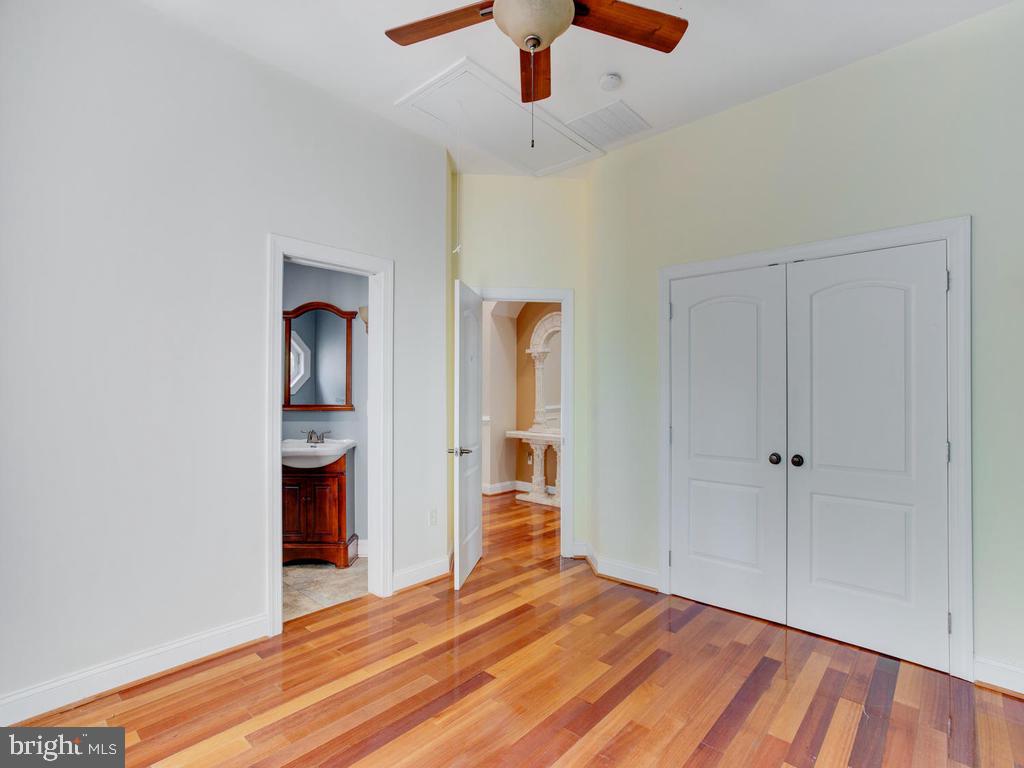 SHADY SIDE - Residential