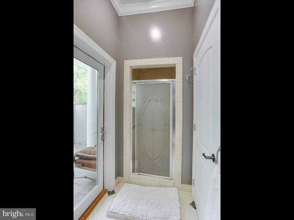 SHADY SIDE - Residential