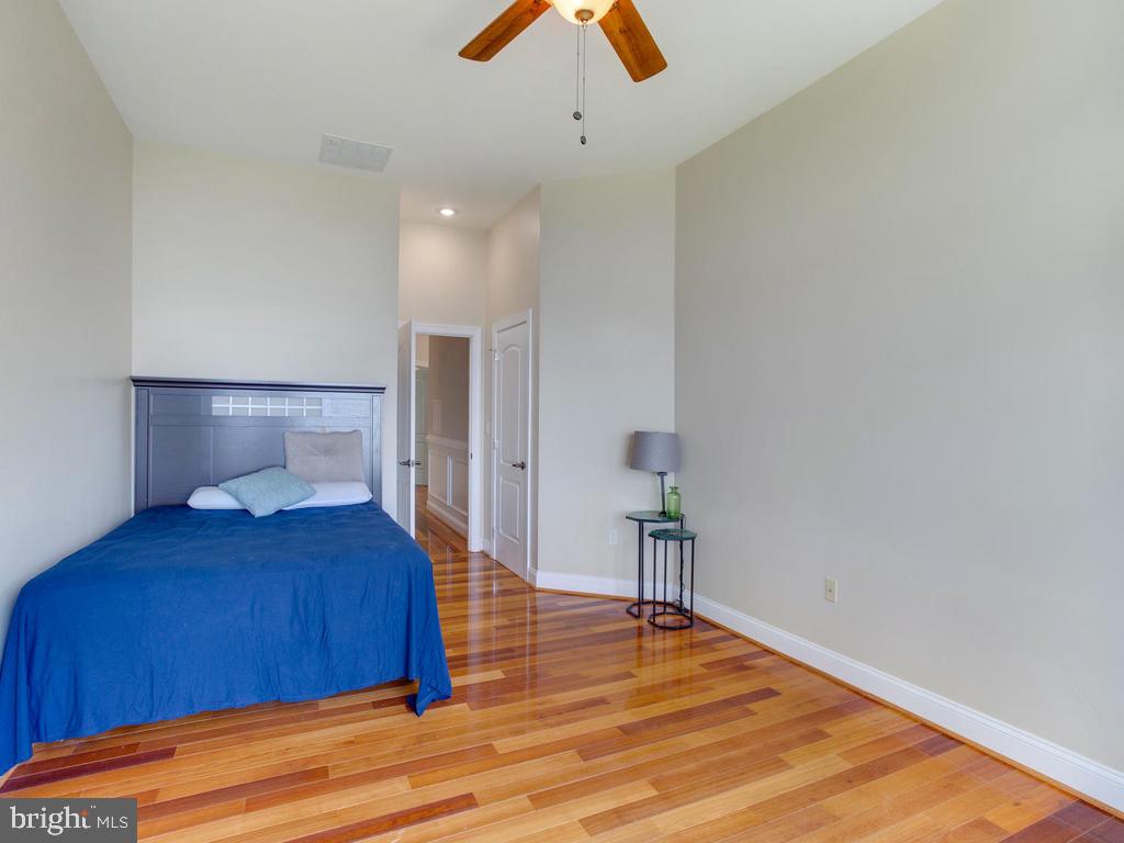 SHADY SIDE - Residential