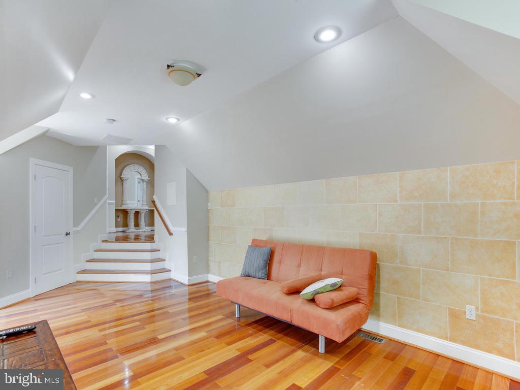 SHADY SIDE - Residential